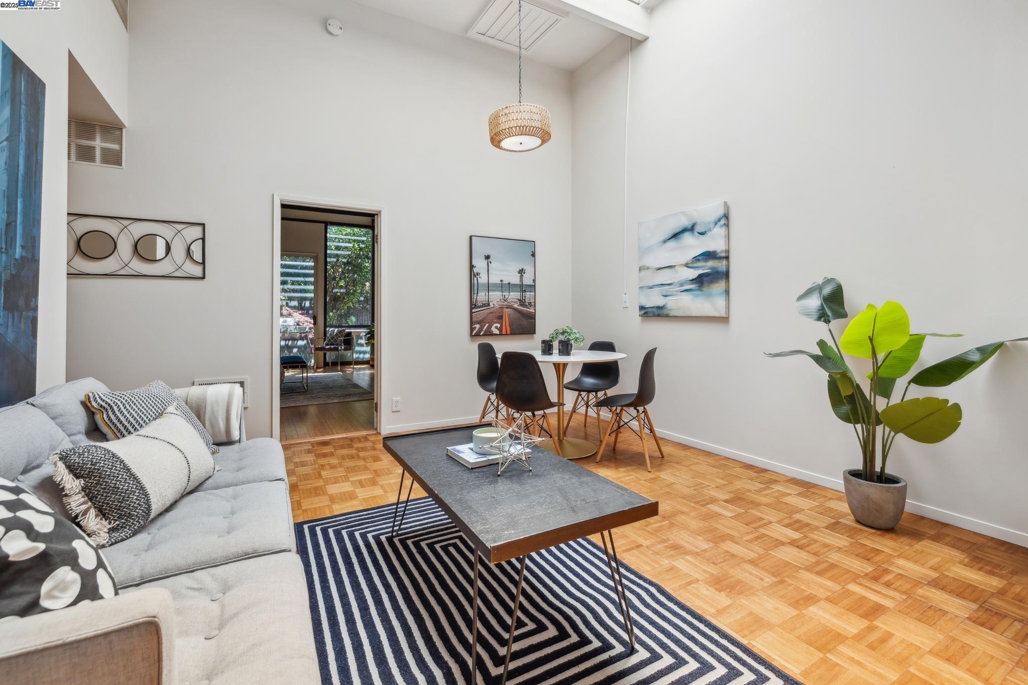 Detail Gallery Image 13 of 46 For 2112 West St #2,  Oakland,  CA 94612 - 2 Beds | 2 Baths