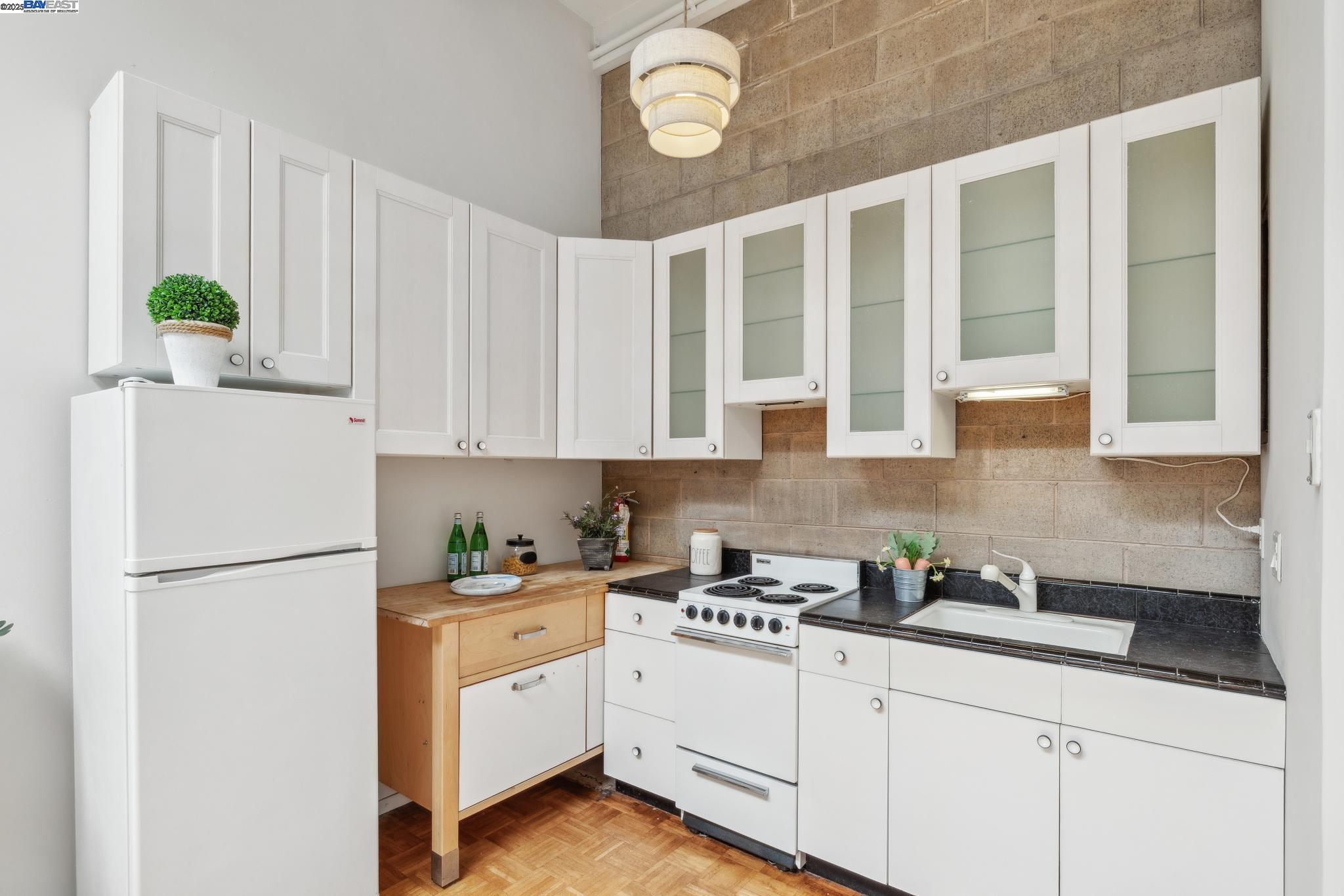 Detail Gallery Image 14 of 46 For 2112 West St #2,  Oakland,  CA 94612 - 2 Beds | 2 Baths