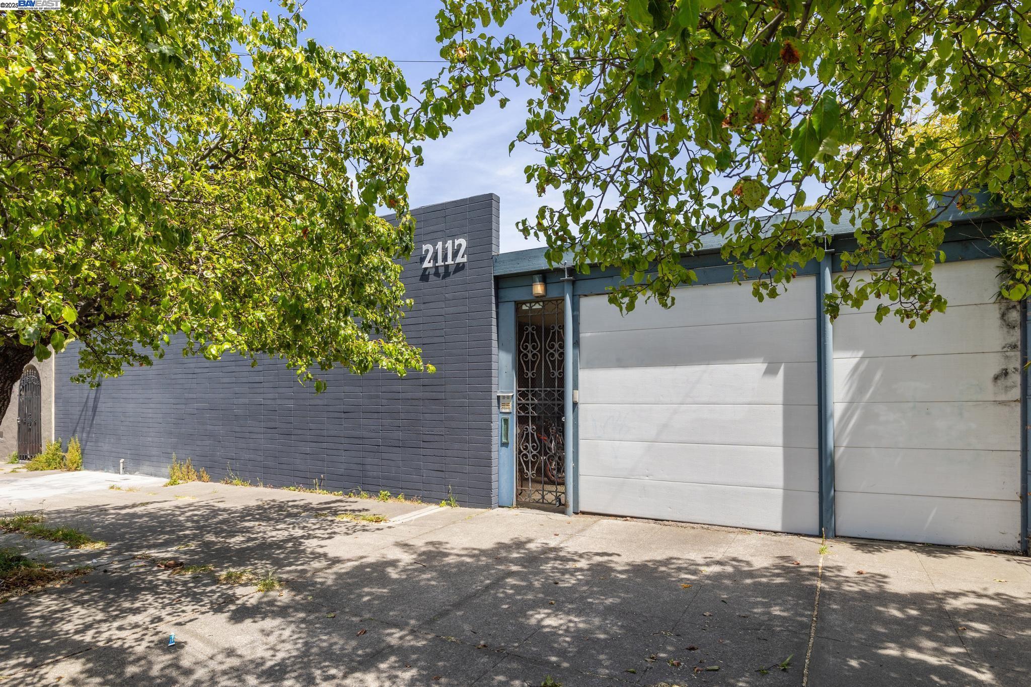 Detail Gallery Image 3 of 46 For 2112 West St #2,  Oakland,  CA 94612 - 2 Beds | 2 Baths