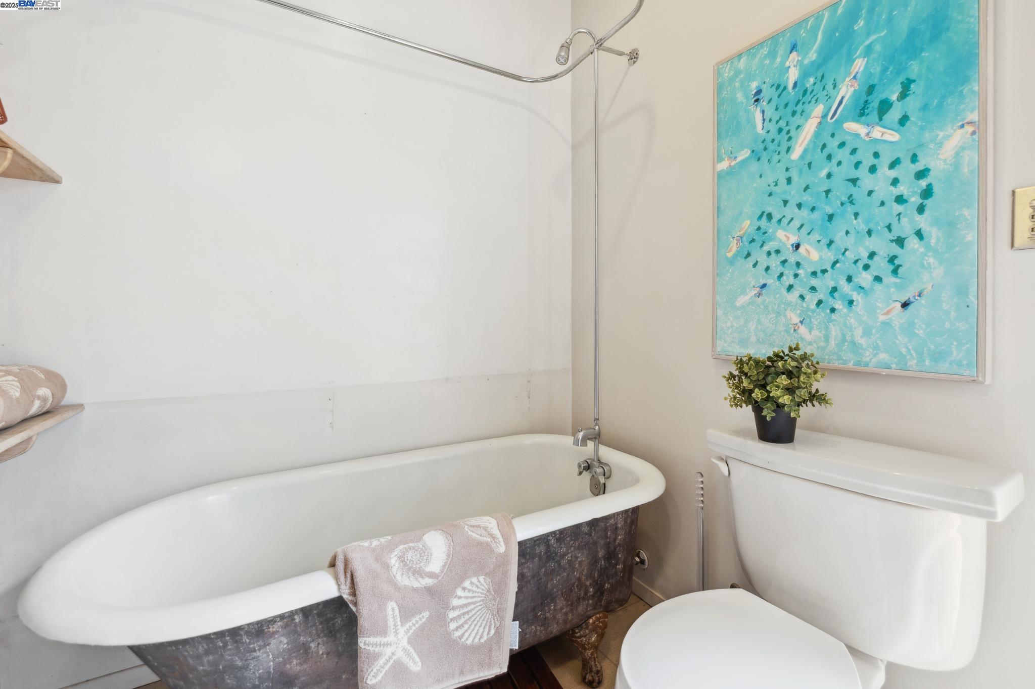 Detail Gallery Image 25 of 46 For 2112 West St #2,  Oakland,  CA 94612 - 2 Beds | 2 Baths