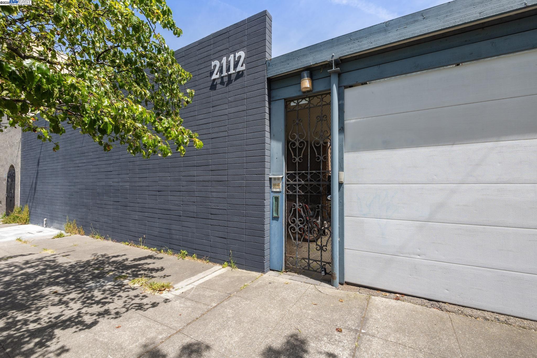 Detail Gallery Image 4 of 46 For 2112 West St #2,  Oakland,  CA 94612 - 2 Beds | 2 Baths