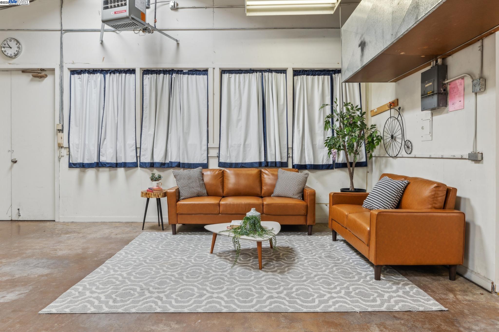 Detail Gallery Image 33 of 46 For 2112 West St #2,  Oakland,  CA 94612 - 2 Beds | 2 Baths