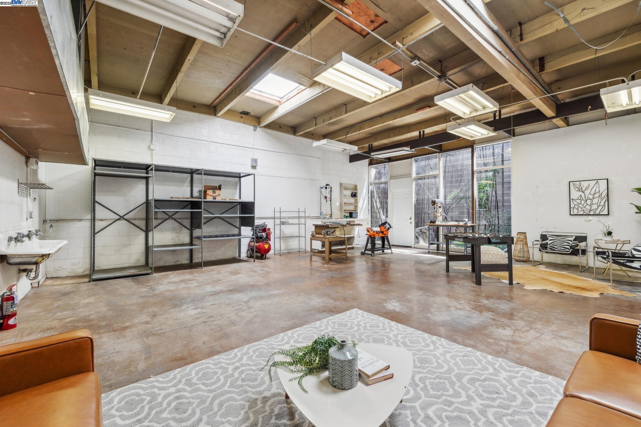 Detail Gallery Image 35 of 46 For 2112 West St #2,  Oakland,  CA 94612 - 2 Beds | 2 Baths