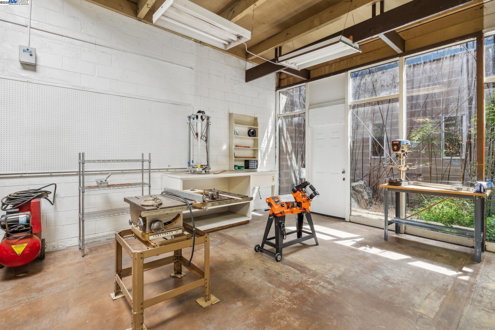Detail Gallery Image 37 of 46 For 2112 West St #2,  Oakland,  CA 94612 - 2 Beds | 2 Baths