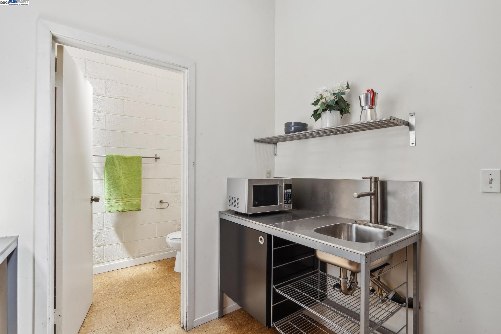Detail Gallery Image 43 of 46 For 2112 West St #2,  Oakland,  CA 94612 - 2 Beds | 2 Baths