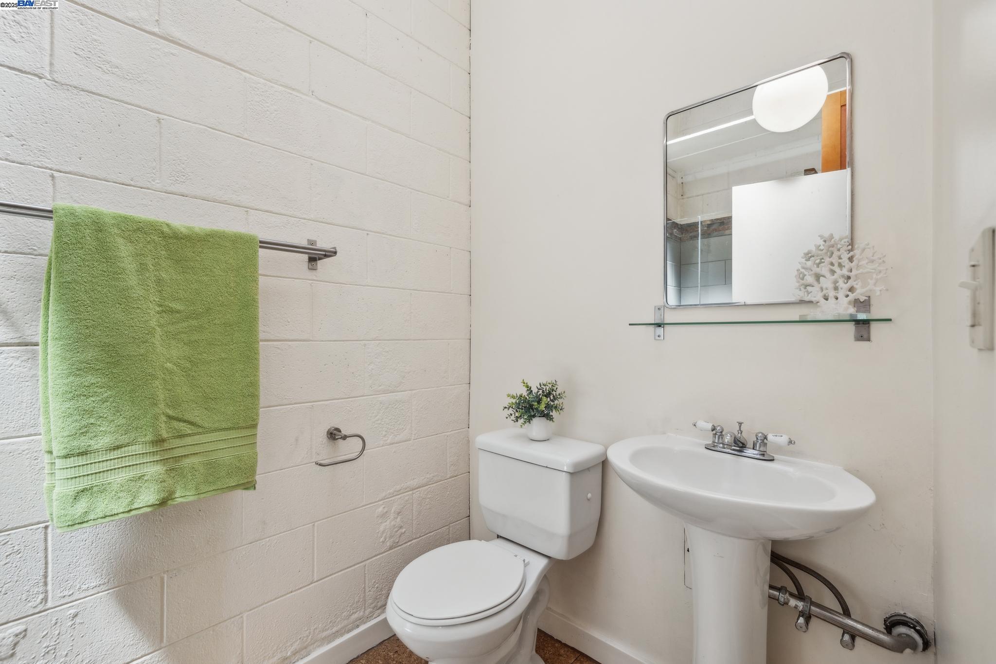 Detail Gallery Image 44 of 46 For 2112 West St #2,  Oakland,  CA 94612 - 2 Beds | 2 Baths