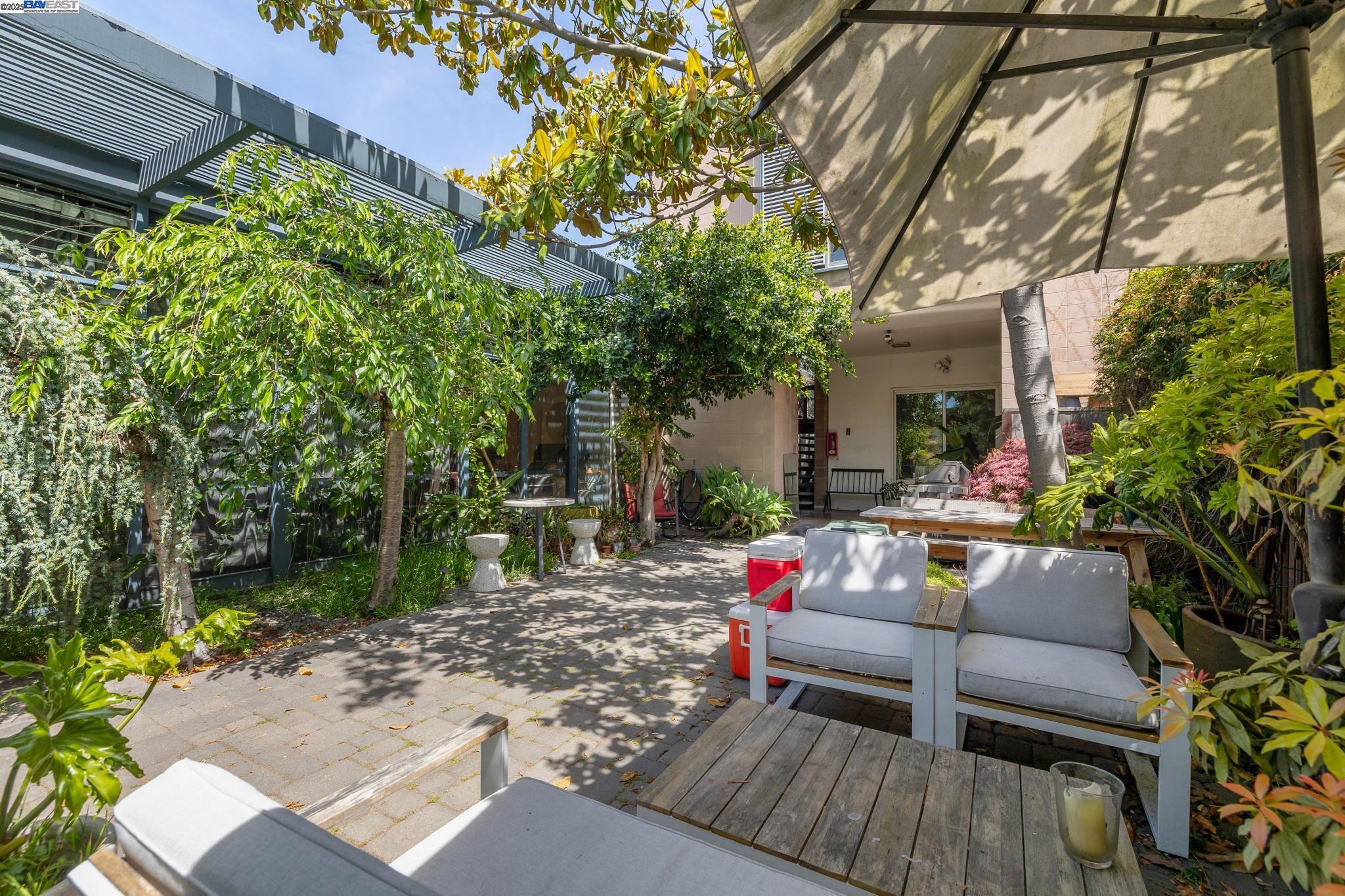 Detail Gallery Image 6 of 46 For 2112 West St #2,  Oakland,  CA 94612 - 2 Beds | 2 Baths