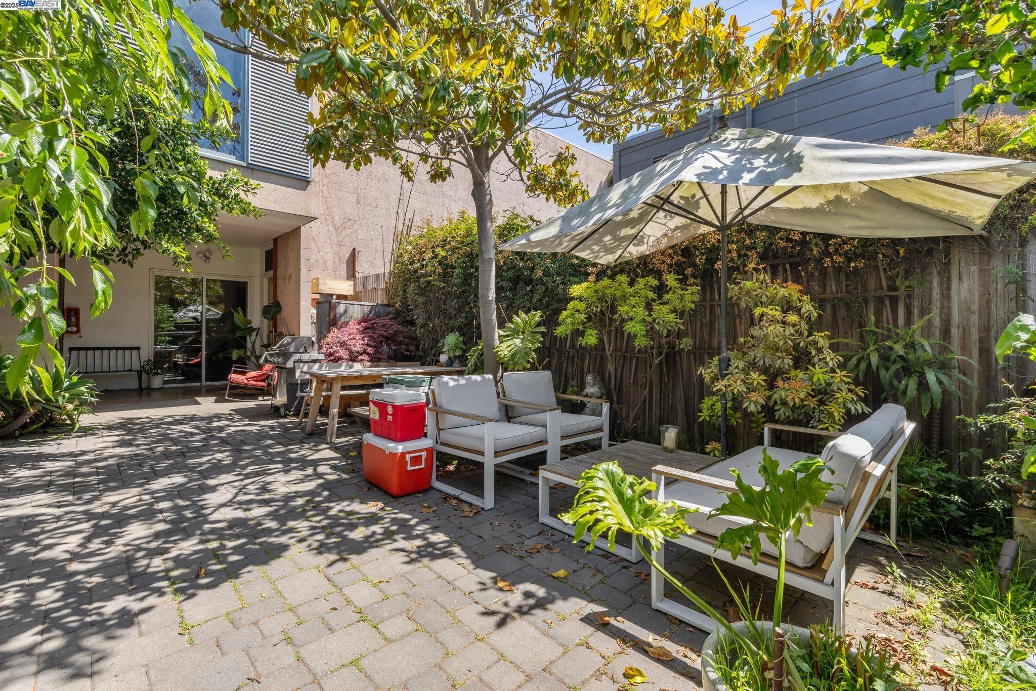 Detail Gallery Image 7 of 46 For 2112 West St #2,  Oakland,  CA 94612 - 2 Beds | 2 Baths