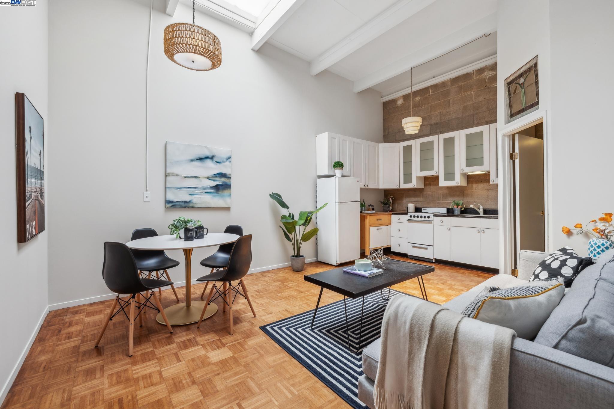 Detail Gallery Image 9 of 46 For 2112 West St #2,  Oakland,  CA 94612 - 2 Beds | 2 Baths