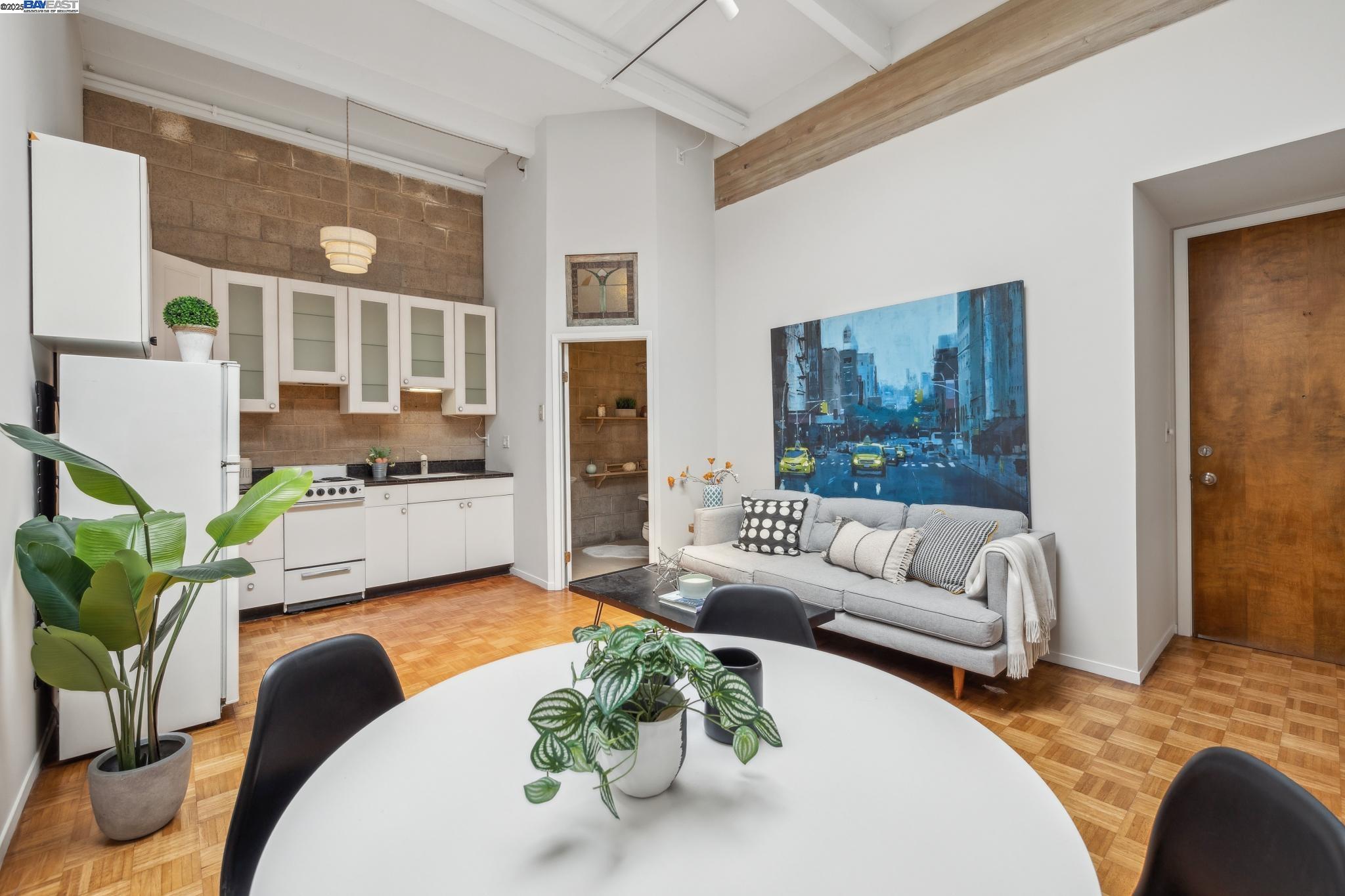 Detail Gallery Image 10 of 46 For 2112 West St #2,  Oakland,  CA 94612 - 2 Beds | 2 Baths
