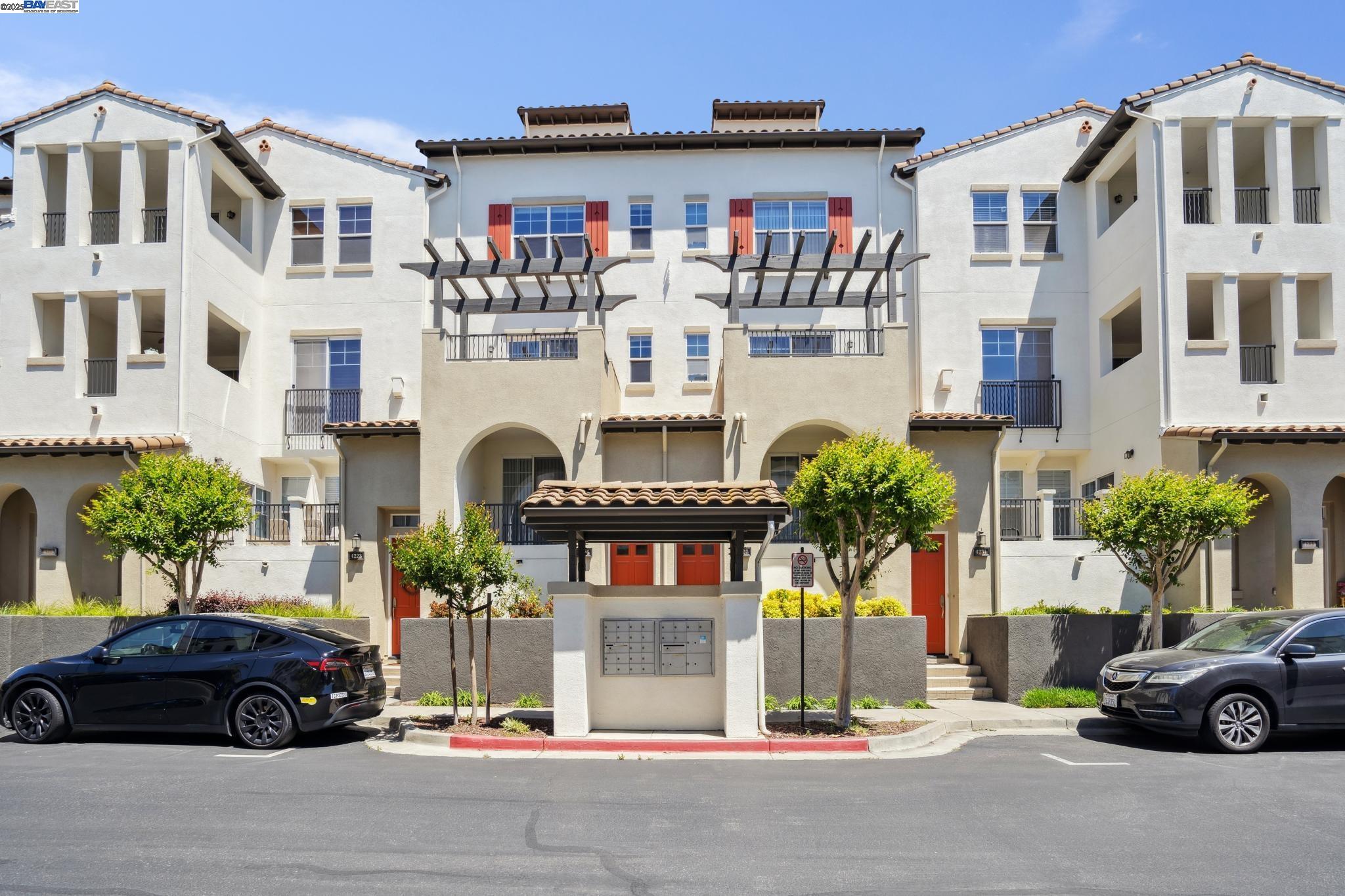 Detail Gallery Image 1 of 25 For 4225 Clarinbridge Cir, Dublin,  CA 94568 - 1 Beds | 1/1 Baths
