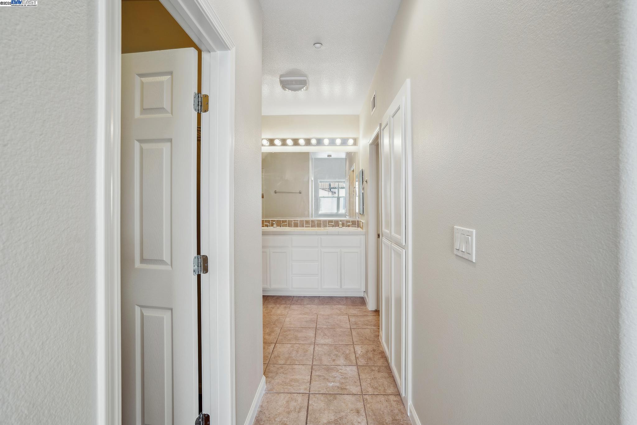 Detail Gallery Image 19 of 25 For 4225 Clarinbridge Cir, Dublin,  CA 94568 - 1 Beds | 1/1 Baths