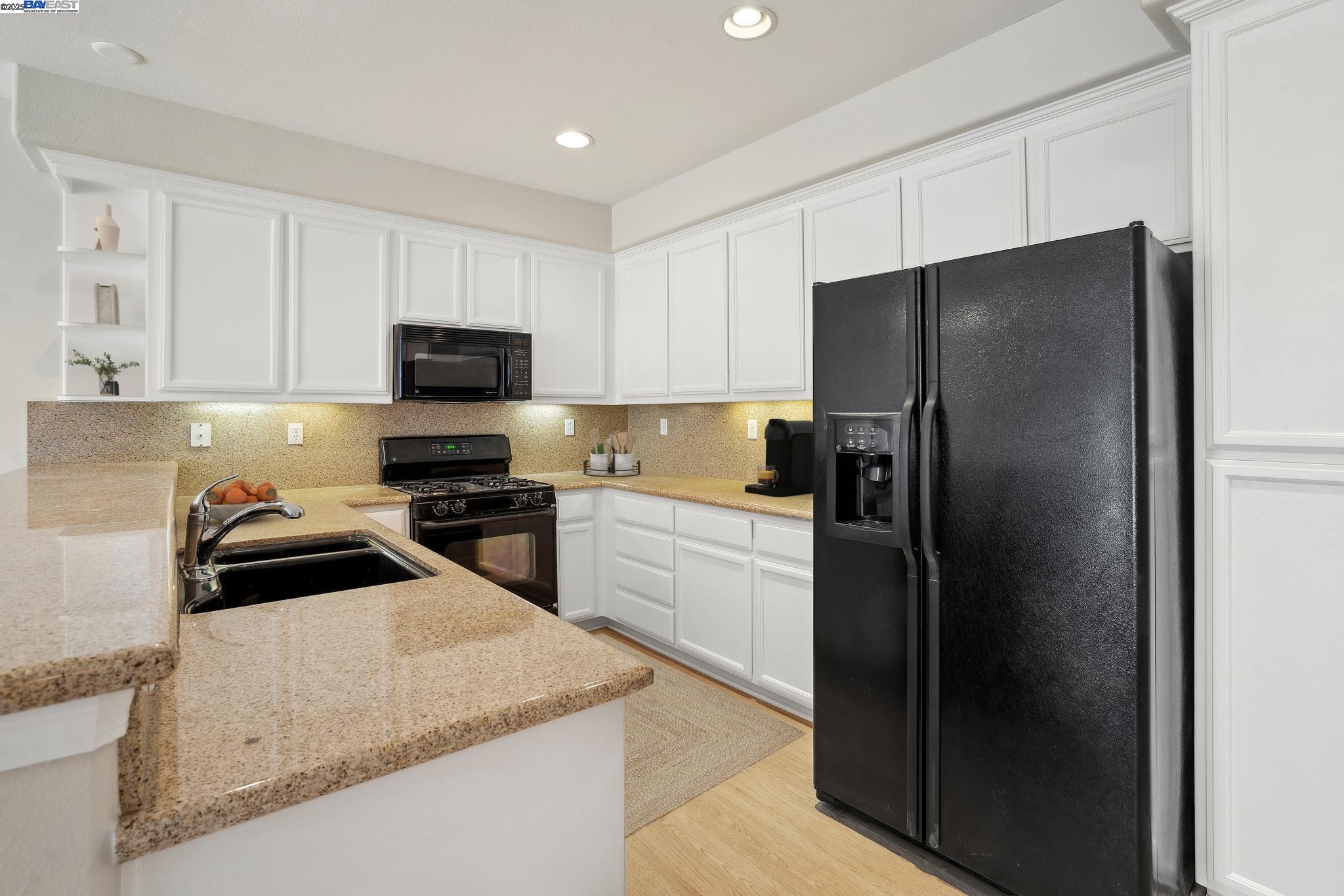Detail Gallery Image 10 of 25 For 4225 Clarinbridge Cir, Dublin,  CA 94568 - 1 Beds | 1/1 Baths
