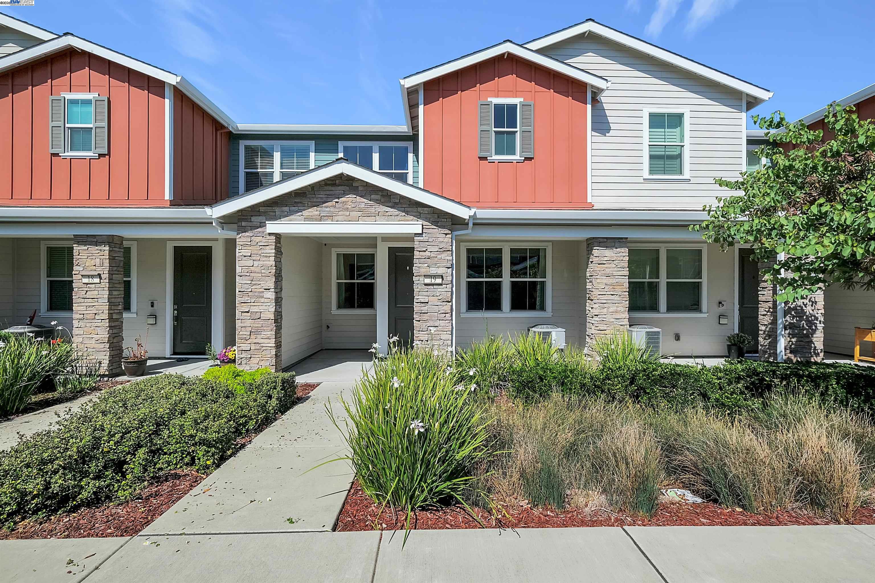 Detail Gallery Image 1 of 32 For 1233 Bockman Rd #19,  San Lorenzo,  CA 94580 - 3 Beds | 2/1 Baths