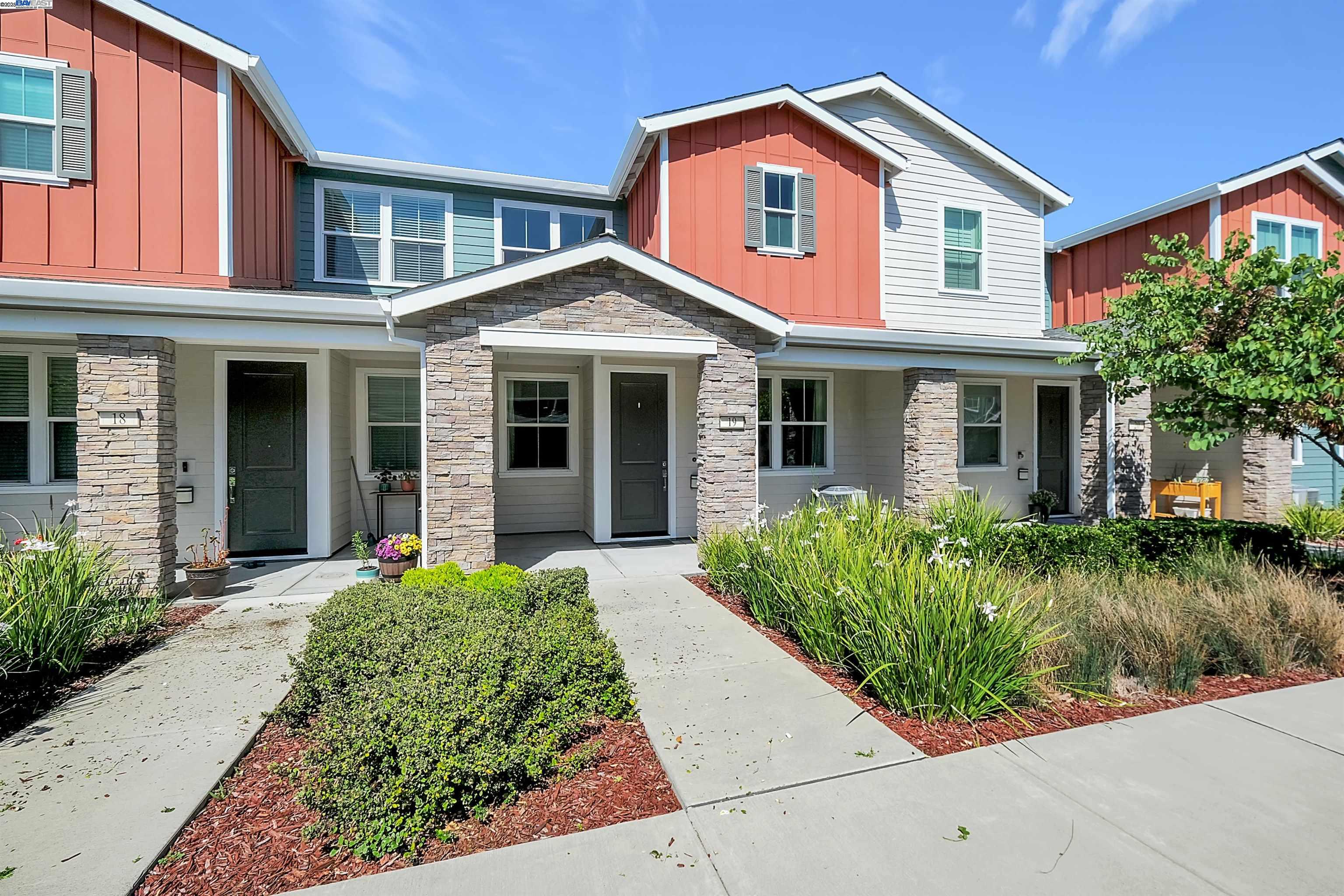 Detail Gallery Image 2 of 32 For 1233 Bockman Rd #19,  San Lorenzo,  CA 94580 - 3 Beds | 2/1 Baths