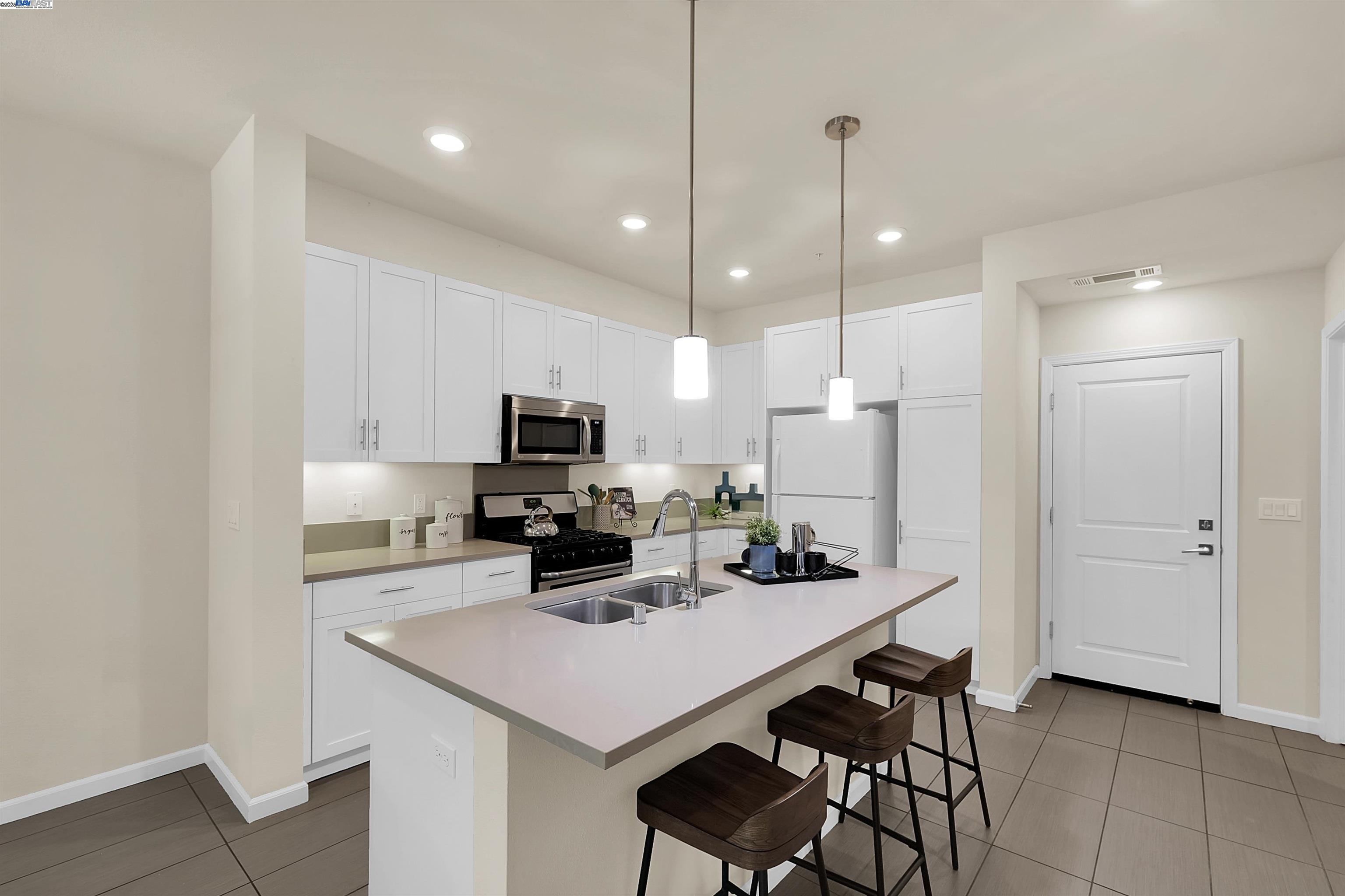 Detail Gallery Image 11 of 32 For 1233 Bockman Rd #19,  San Lorenzo,  CA 94580 - 3 Beds | 2/1 Baths