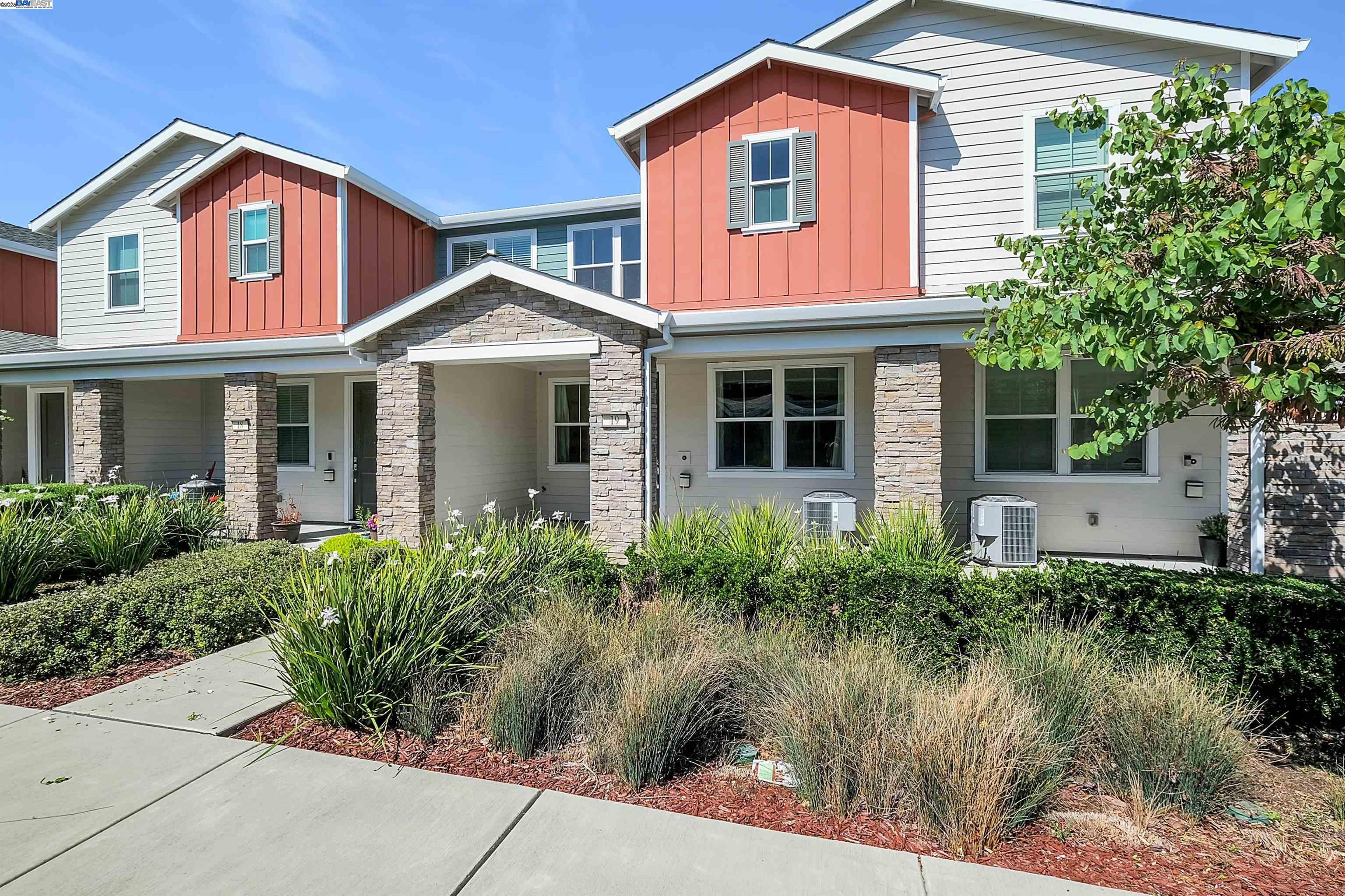 Detail Gallery Image 3 of 32 For 1233 Bockman Rd #19,  San Lorenzo,  CA 94580 - 3 Beds | 2/1 Baths