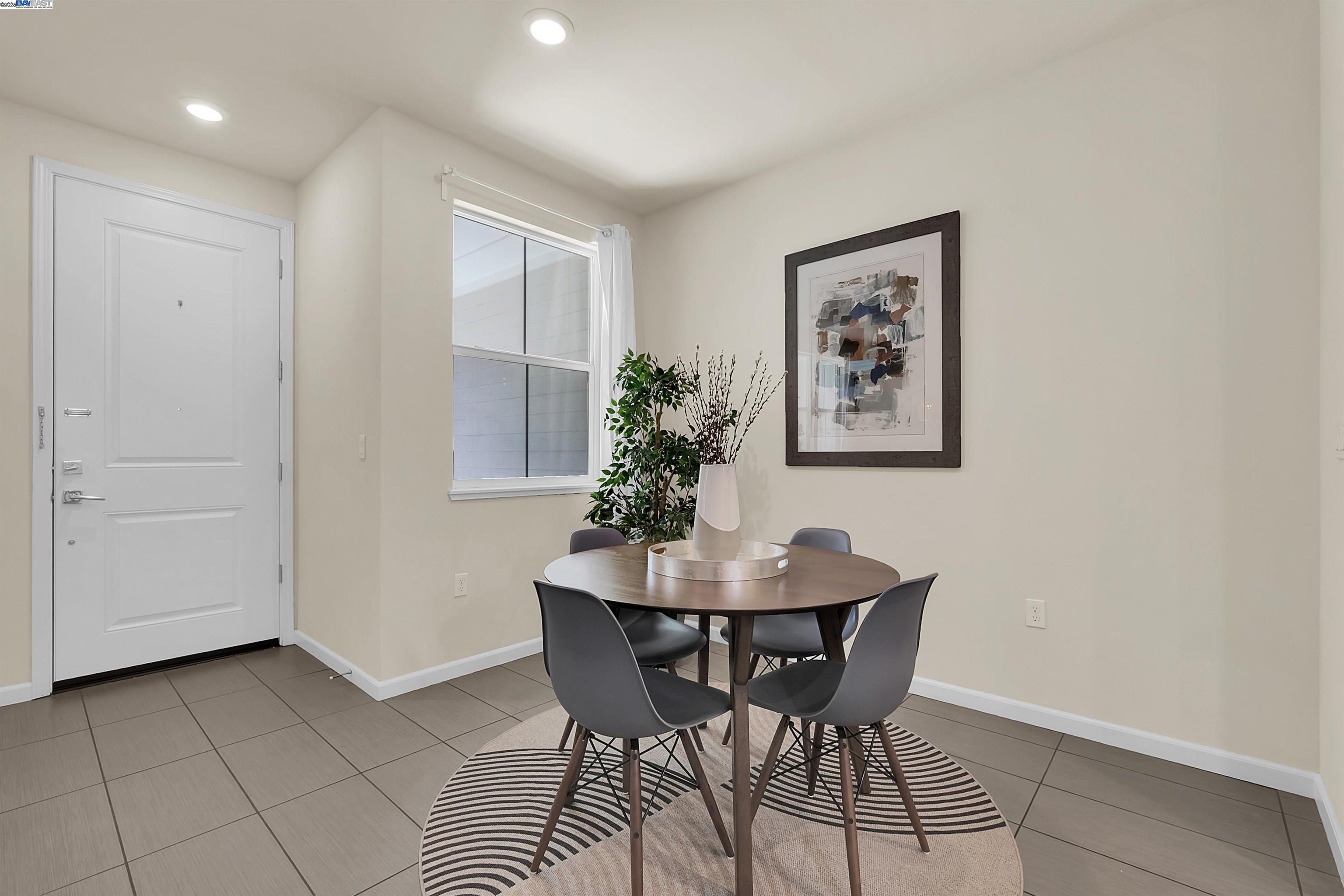 Detail Gallery Image 8 of 32 For 1233 Bockman Rd #19,  San Lorenzo,  CA 94580 - 3 Beds | 2/1 Baths