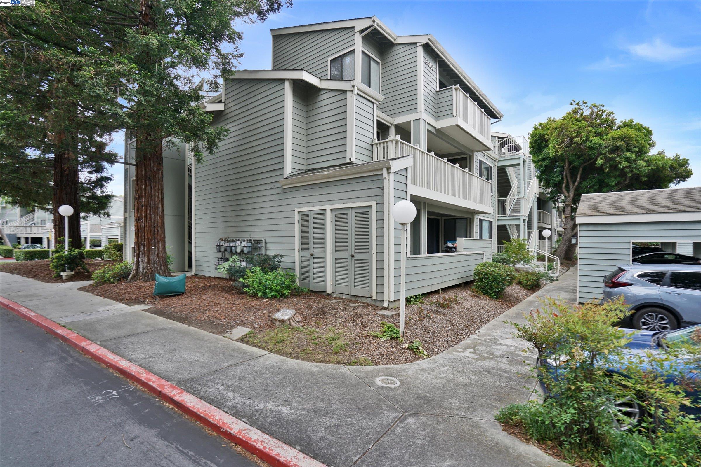 MLS: 41097673 Condo For Sale