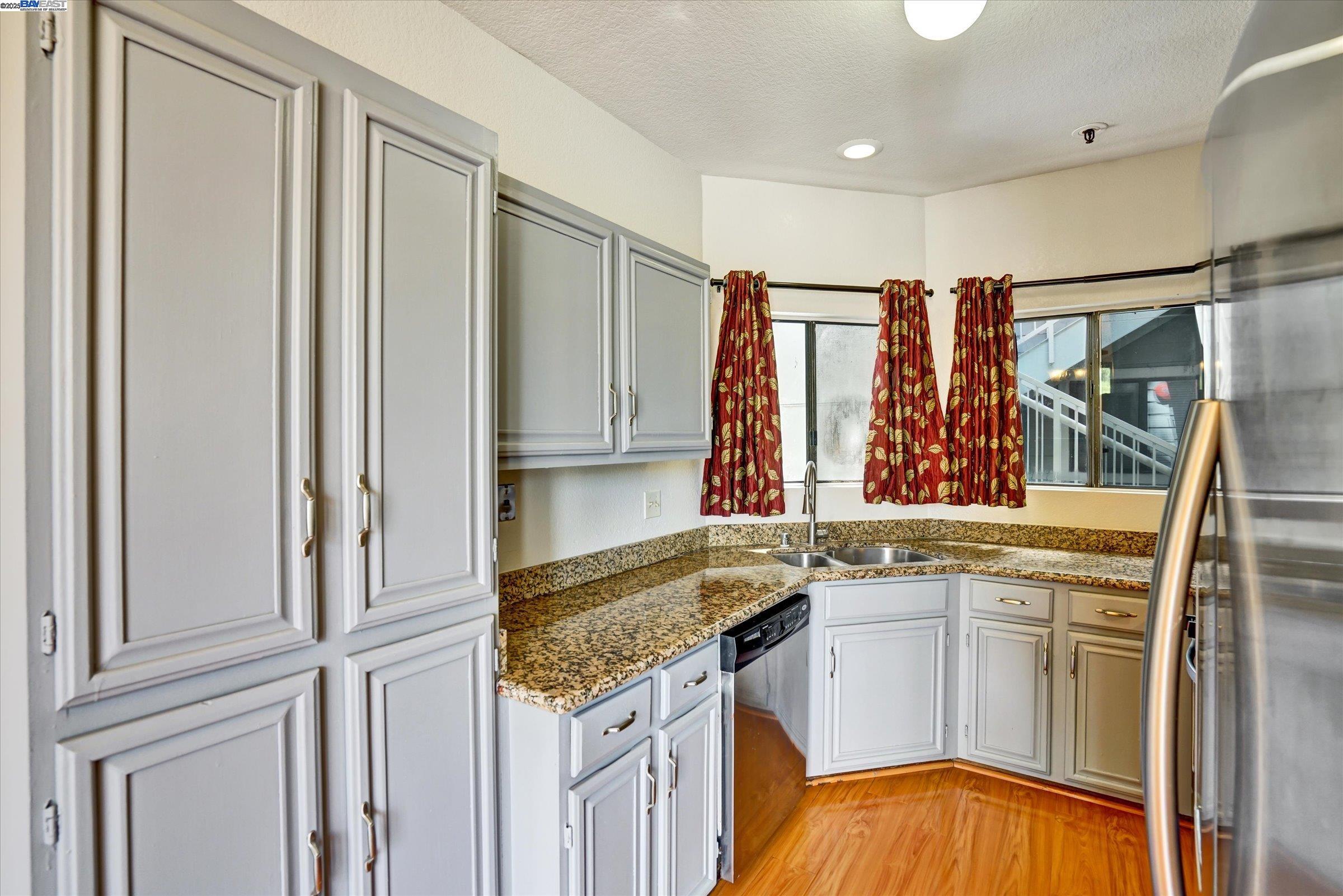 Detail Gallery Image 12 of 43 For 3402 Pinewood Ter #211,  Fremont,  CA 94536 - 2 Beds | 2 Baths