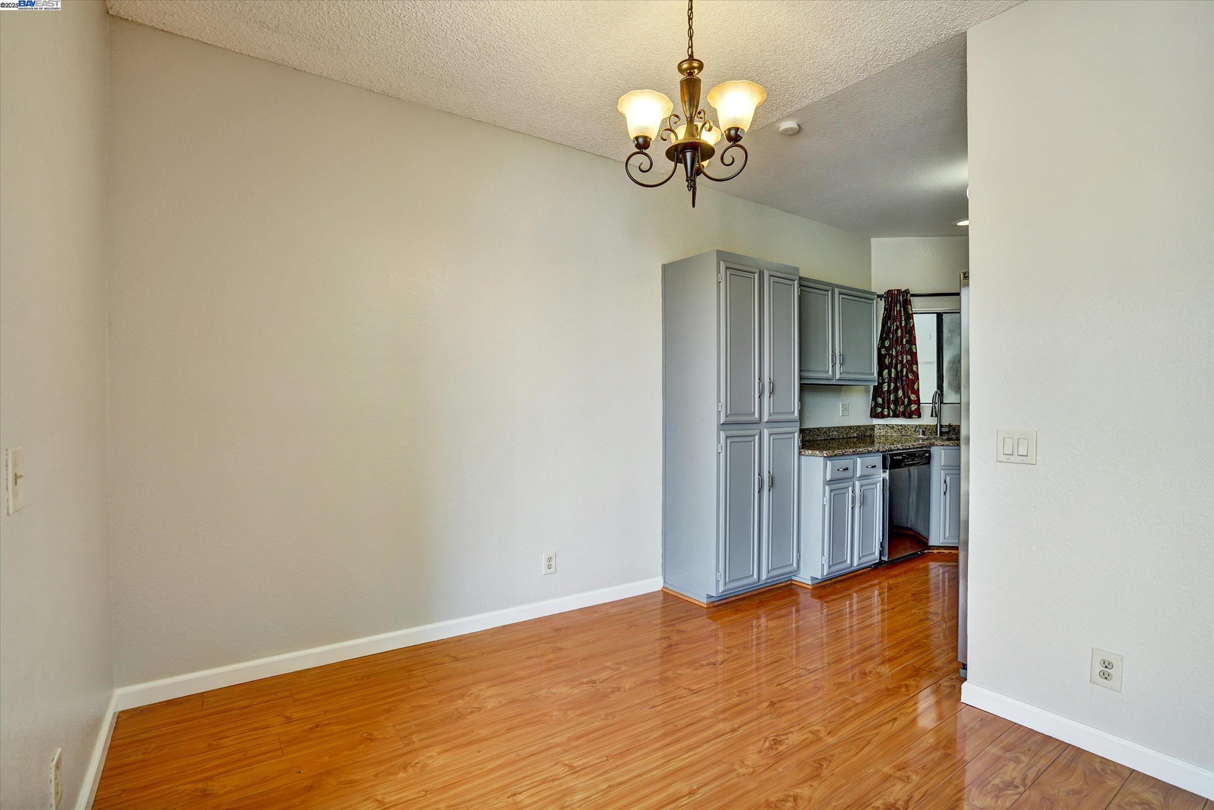 Detail Gallery Image 9 of 43 For 3402 Pinewood Ter #211,  Fremont,  CA 94536 - 2 Beds | 2 Baths