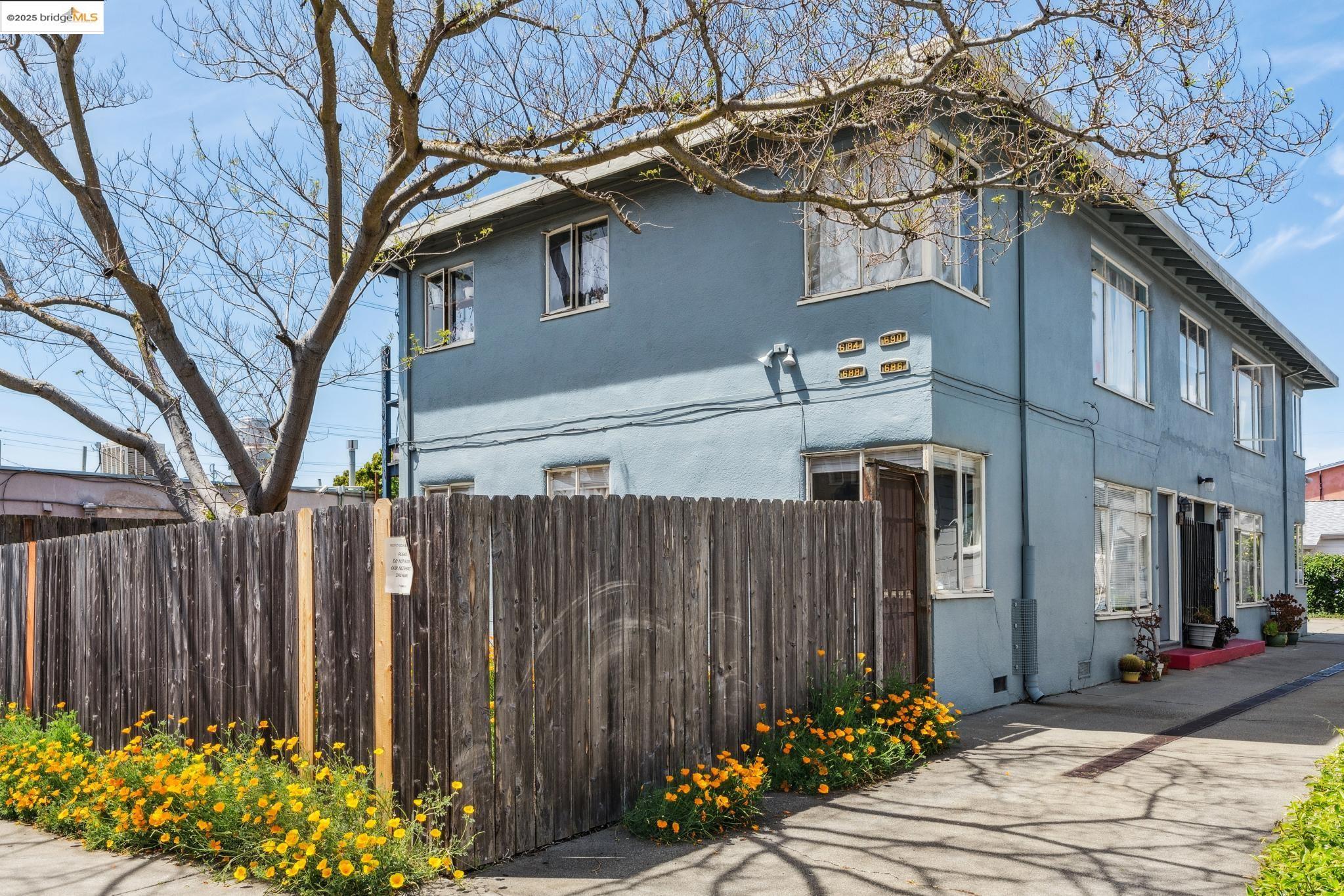 Detail Gallery Image 1 of 1 For 688 Alcatraz Ave, Oakland,  CA 94609 - – Beds | – Baths