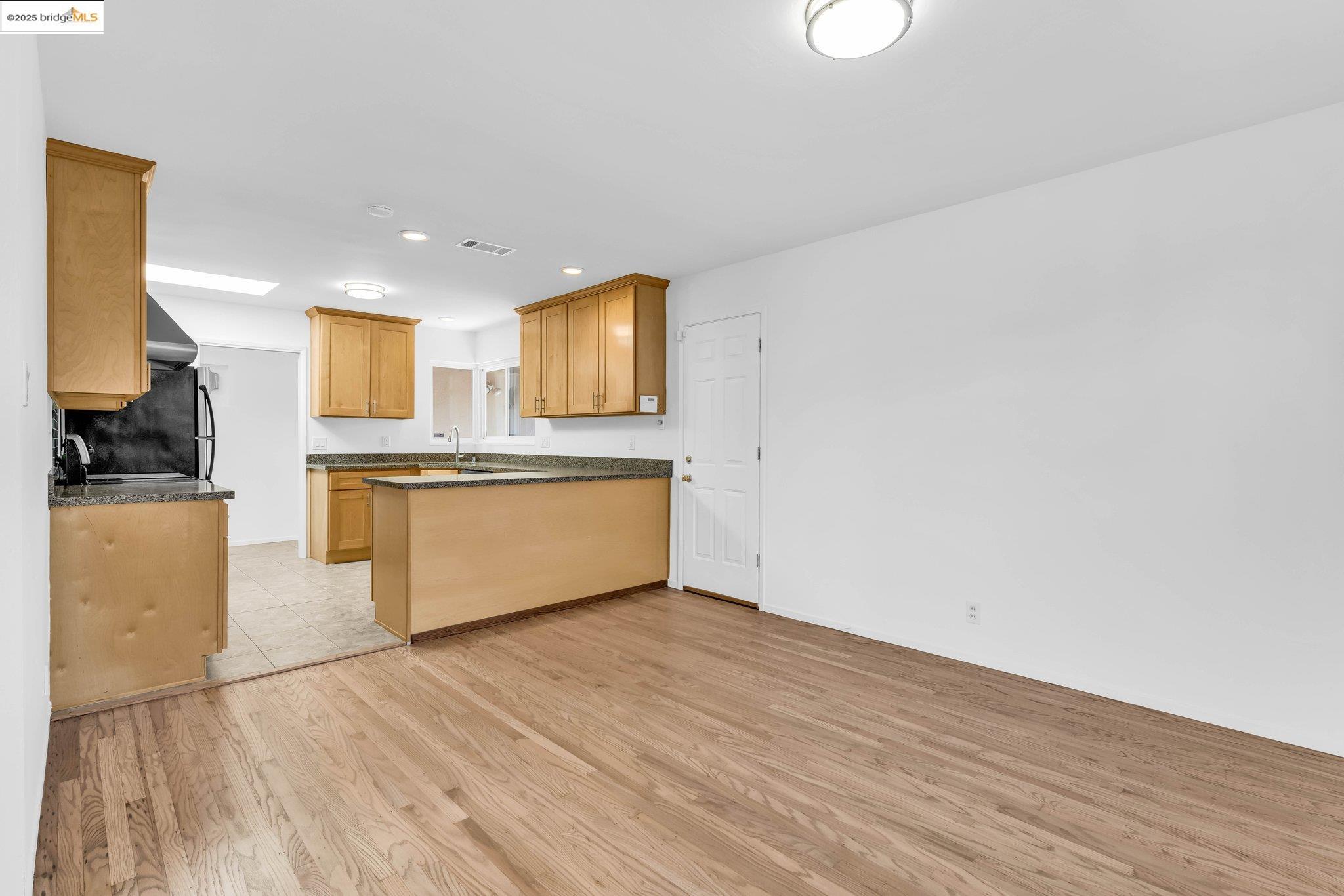 Detail Gallery Image 12 of 56 For 3699 Malcolm Ave, Oakland,  CA 94605 - 4 Beds | 2 Baths