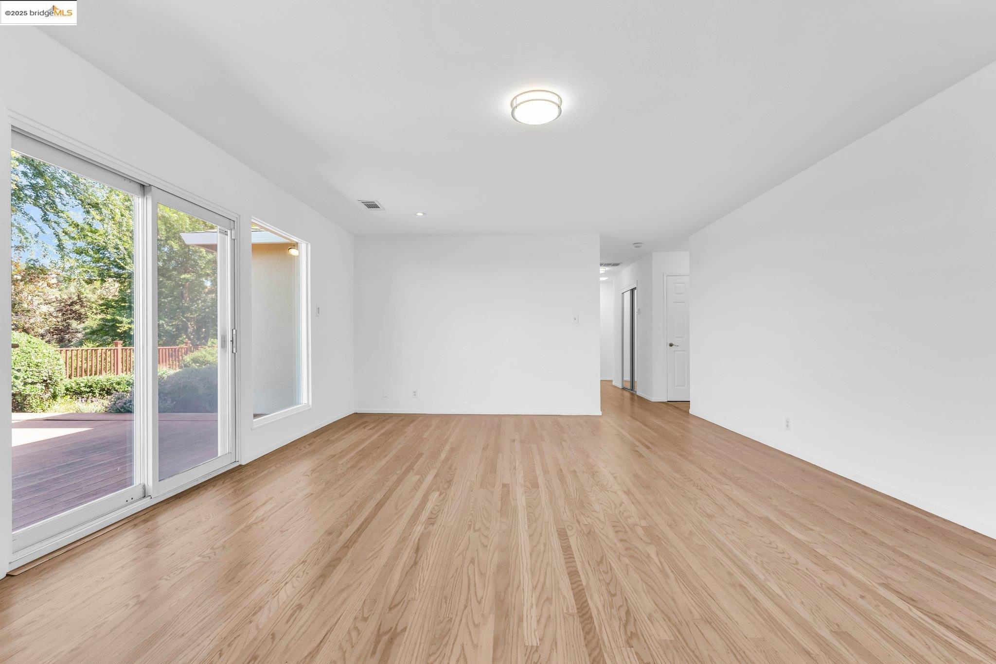 Detail Gallery Image 6 of 56 For 3699 Malcolm Ave, Oakland,  CA 94605 - 4 Beds | 2 Baths