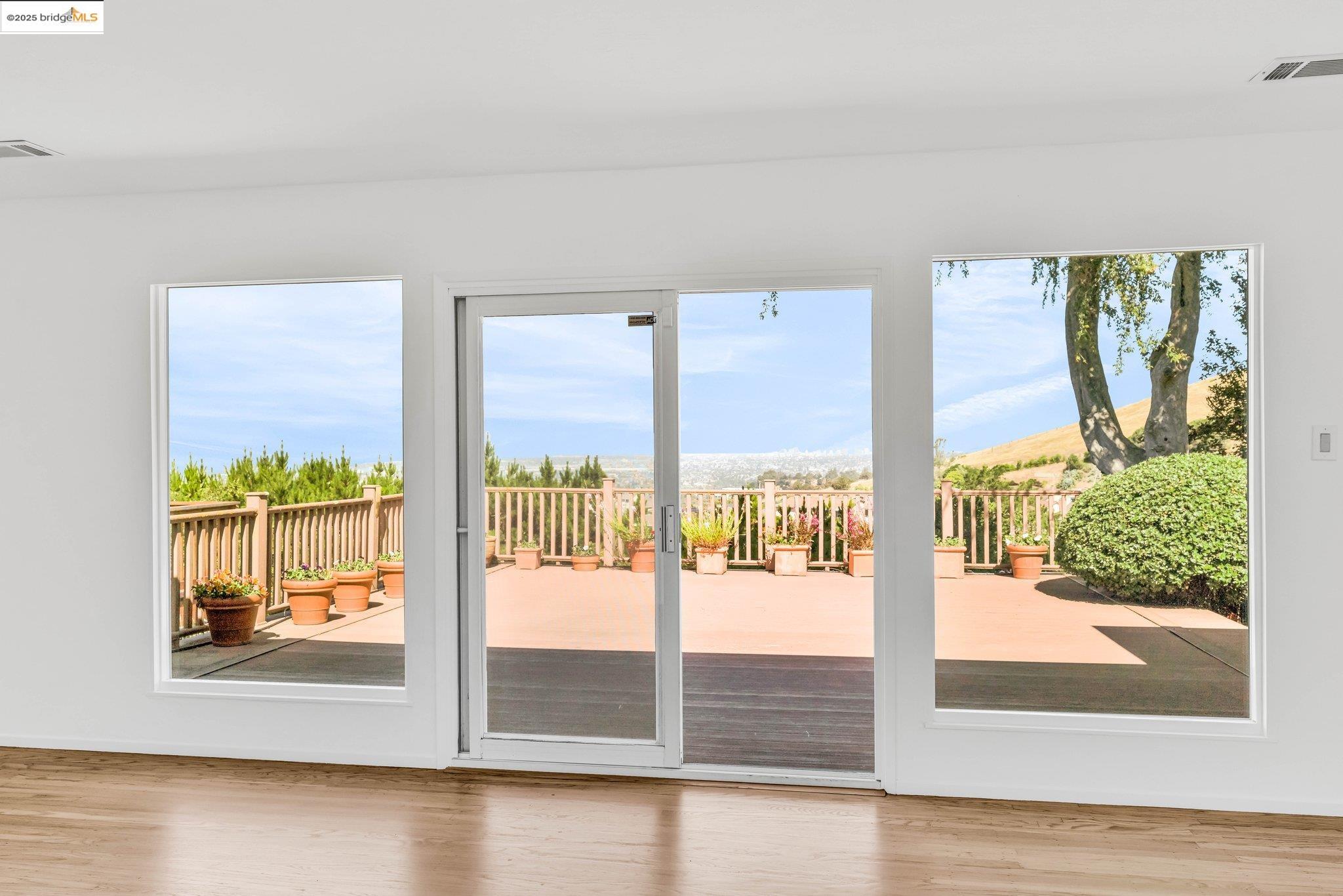 Detail Gallery Image 9 of 56 For 3699 Malcolm Ave, Oakland,  CA 94605 - 4 Beds | 2 Baths