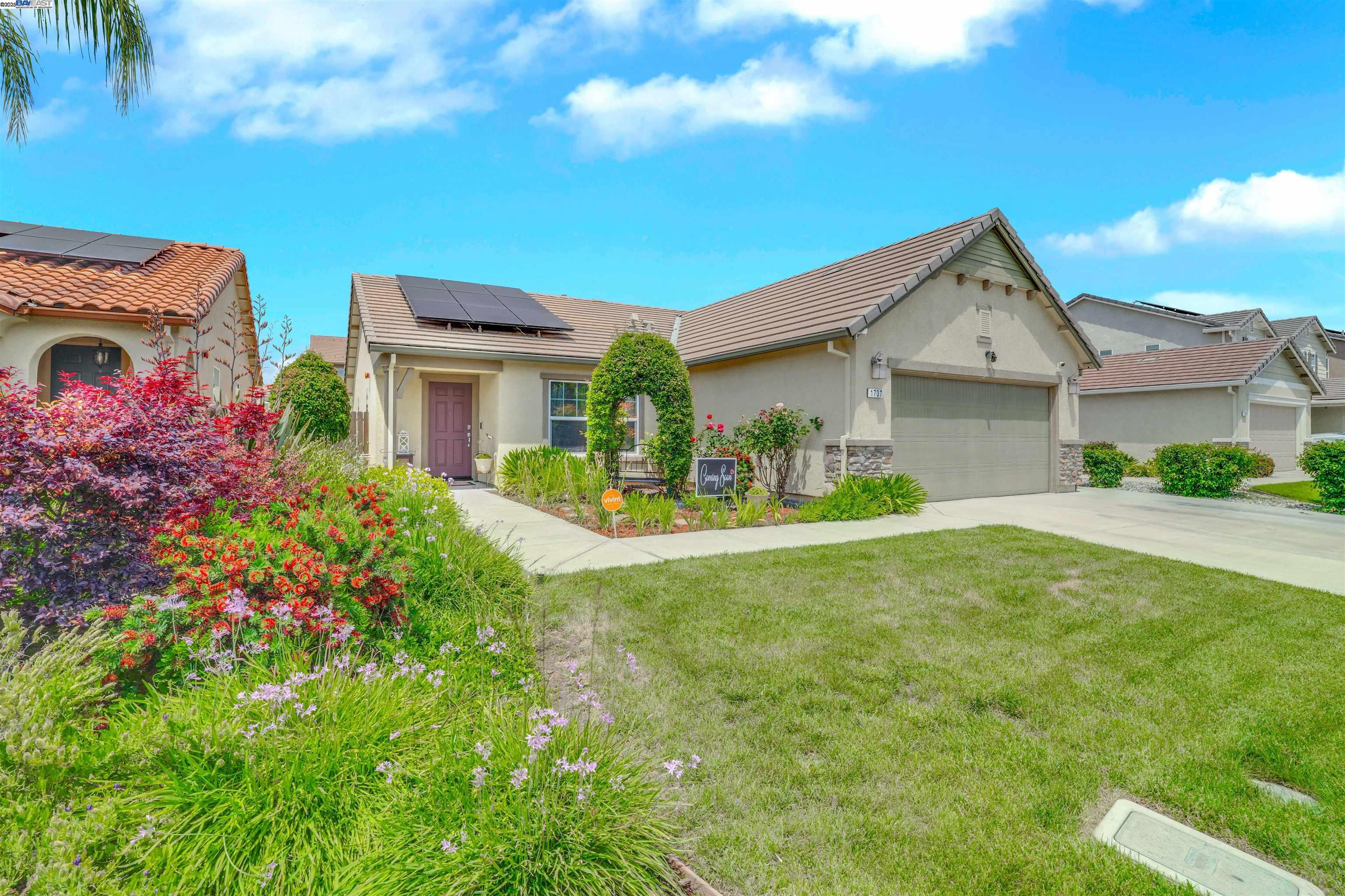 Detail Gallery Image 1 of 29 For 1737 Mighty Oak Drive, Stockton,  CA 95205-9204 - 3 Beds | 2 Baths