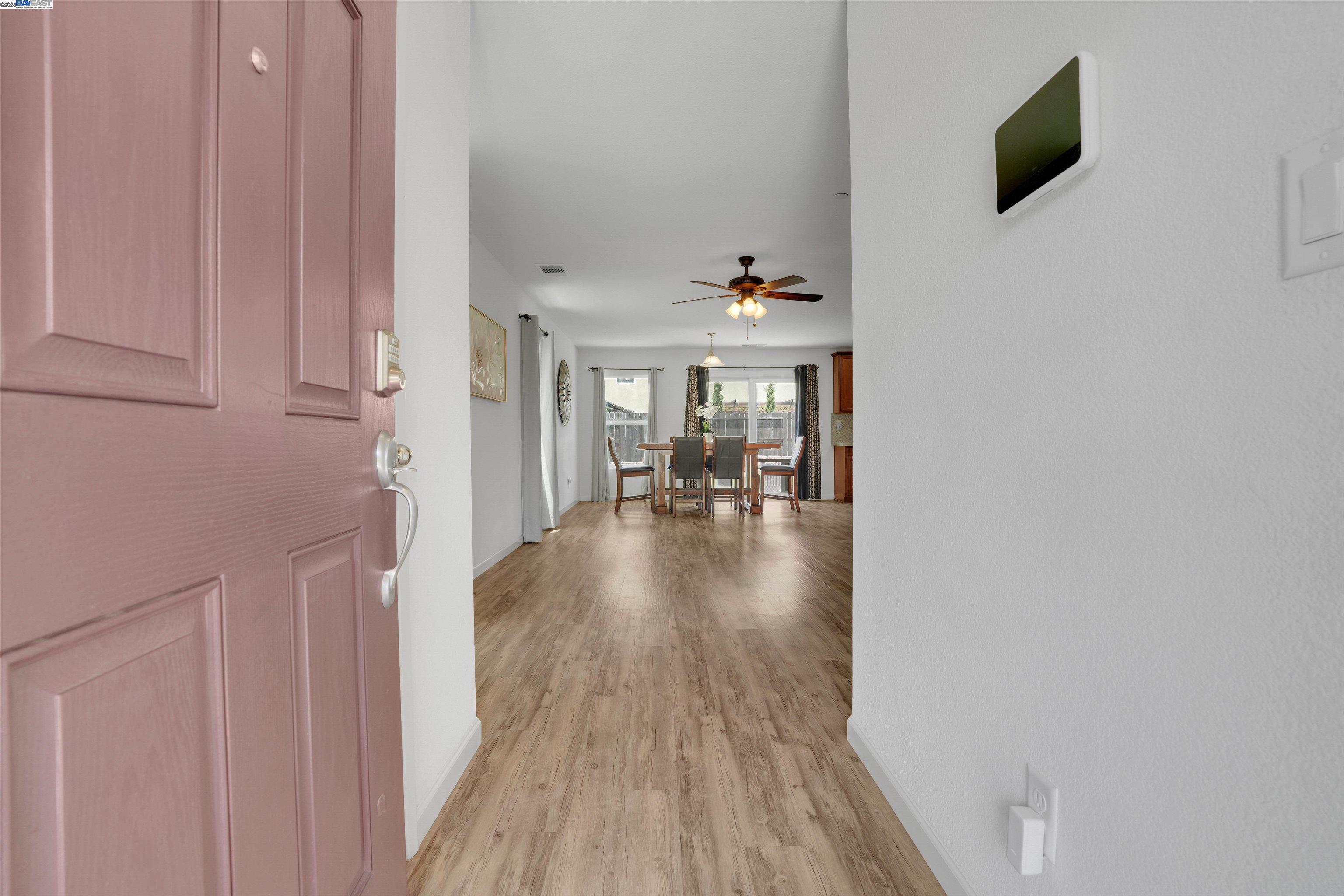 Detail Gallery Image 3 of 29 For 1737 Mighty Oak Drive, Stockton,  CA 95205-9204 - 3 Beds | 2 Baths