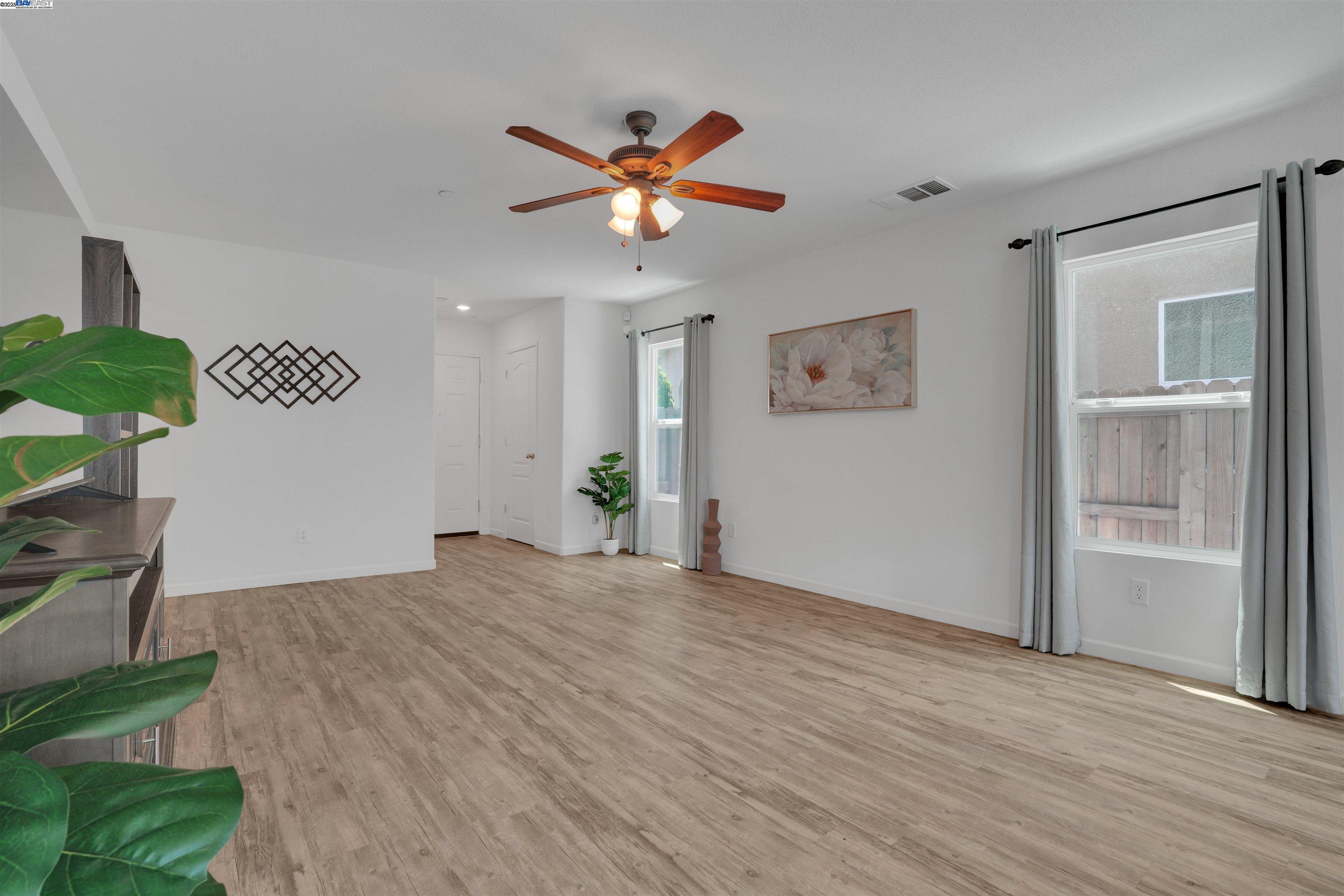 Detail Gallery Image 6 of 29 For 1737 Mighty Oak Drive, Stockton,  CA 95205-9204 - 3 Beds | 2 Baths