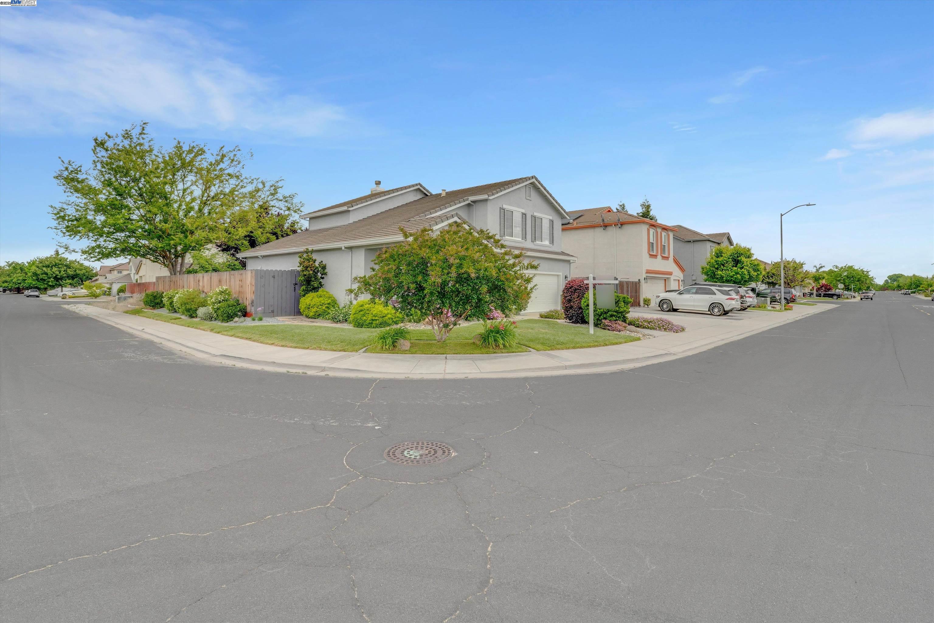Detail Gallery Image 4 of 43 For 763 Grafton St., Manteca,  CA 95337 - 4 Beds | 2/1 Baths