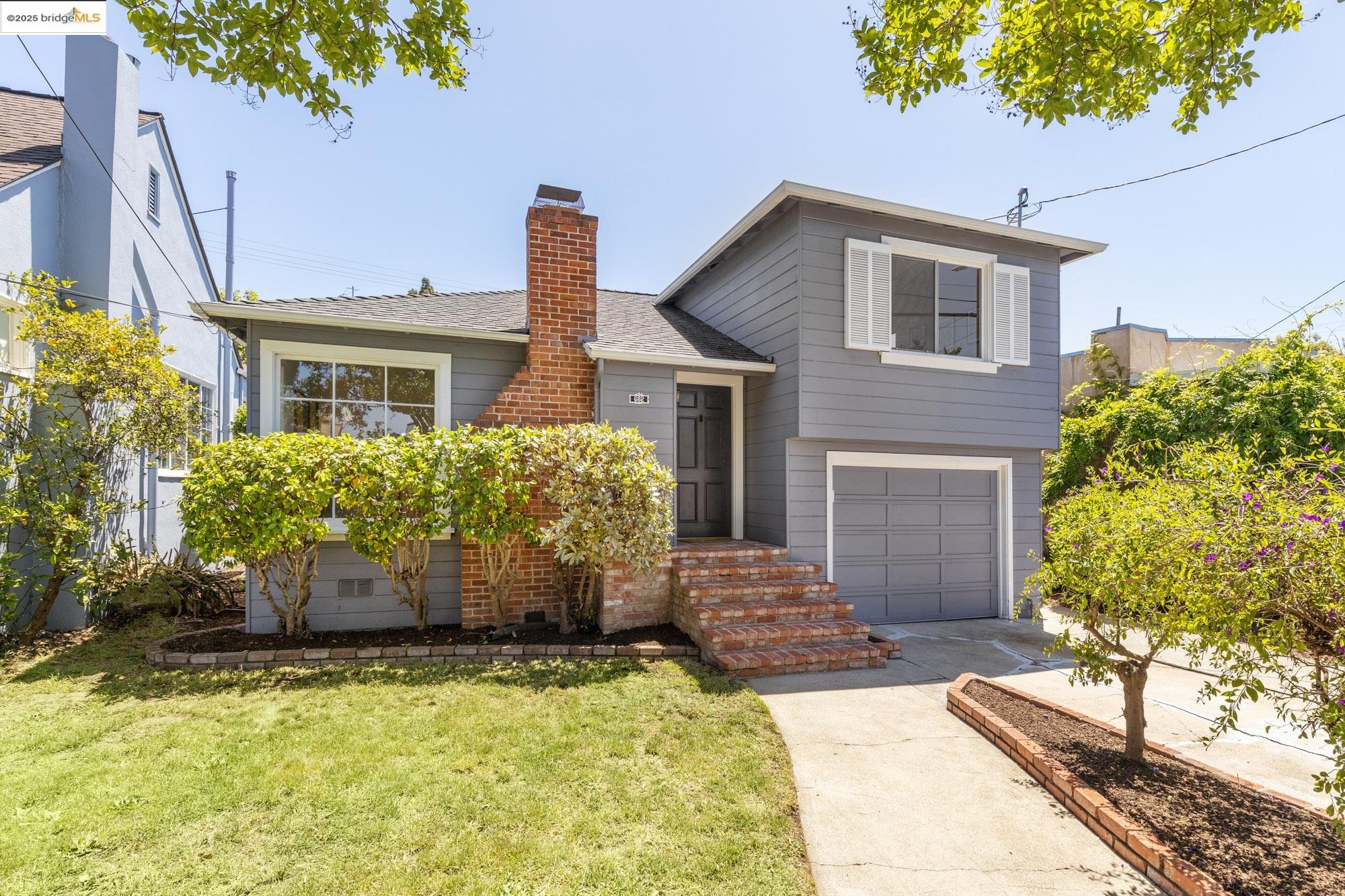 Detail Gallery Image 1 of 1 For 682 Saint Marys Ave, San Leandro,  CA 94577 - 3 Beds | 2 Baths