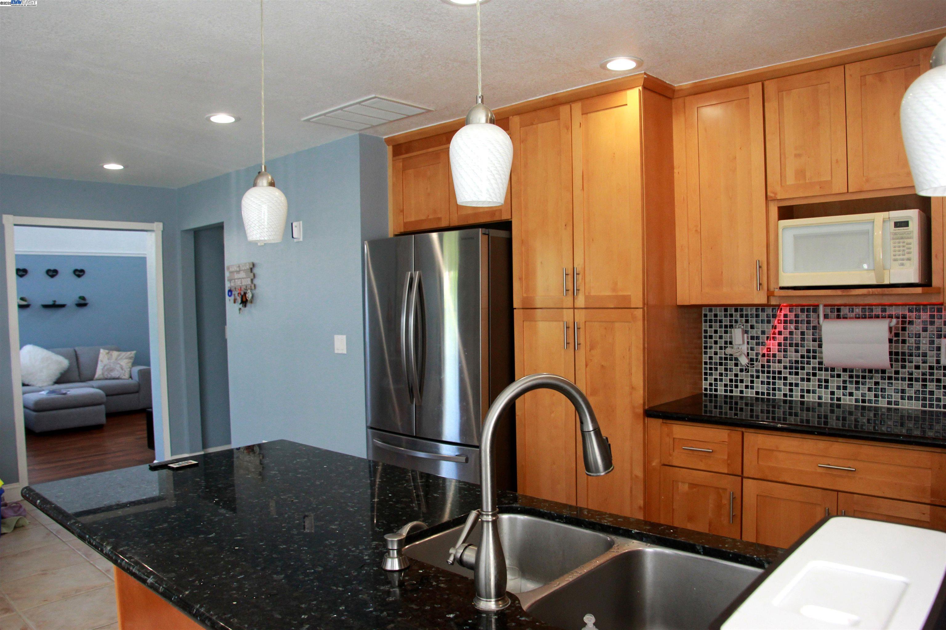 Detail Gallery Image 11 of 24 For 85 Phillips Ct, Tracy,  CA 95376-1324 - 3 Beds | 2/1 Baths