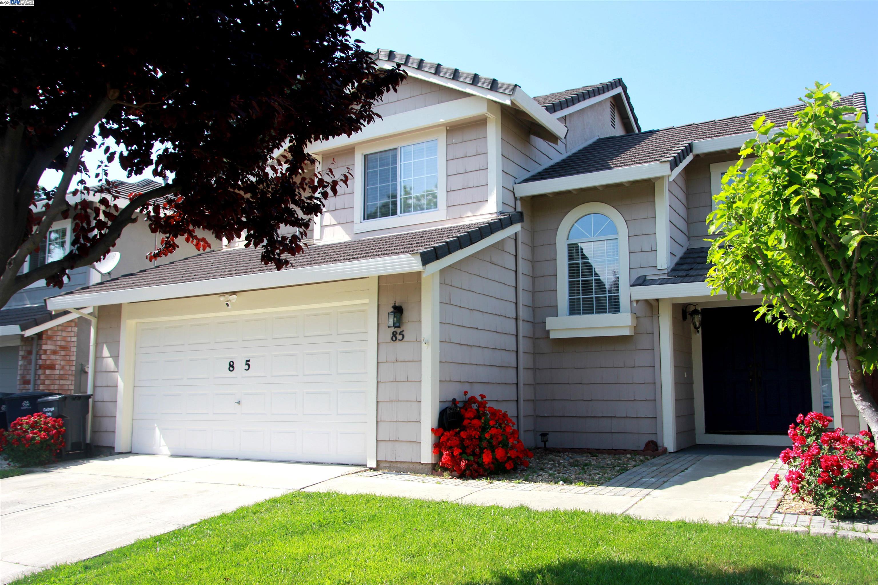 Detail Gallery Image 3 of 24 For 85 Phillips Ct, Tracy,  CA 95376-1324 - 3 Beds | 2/1 Baths