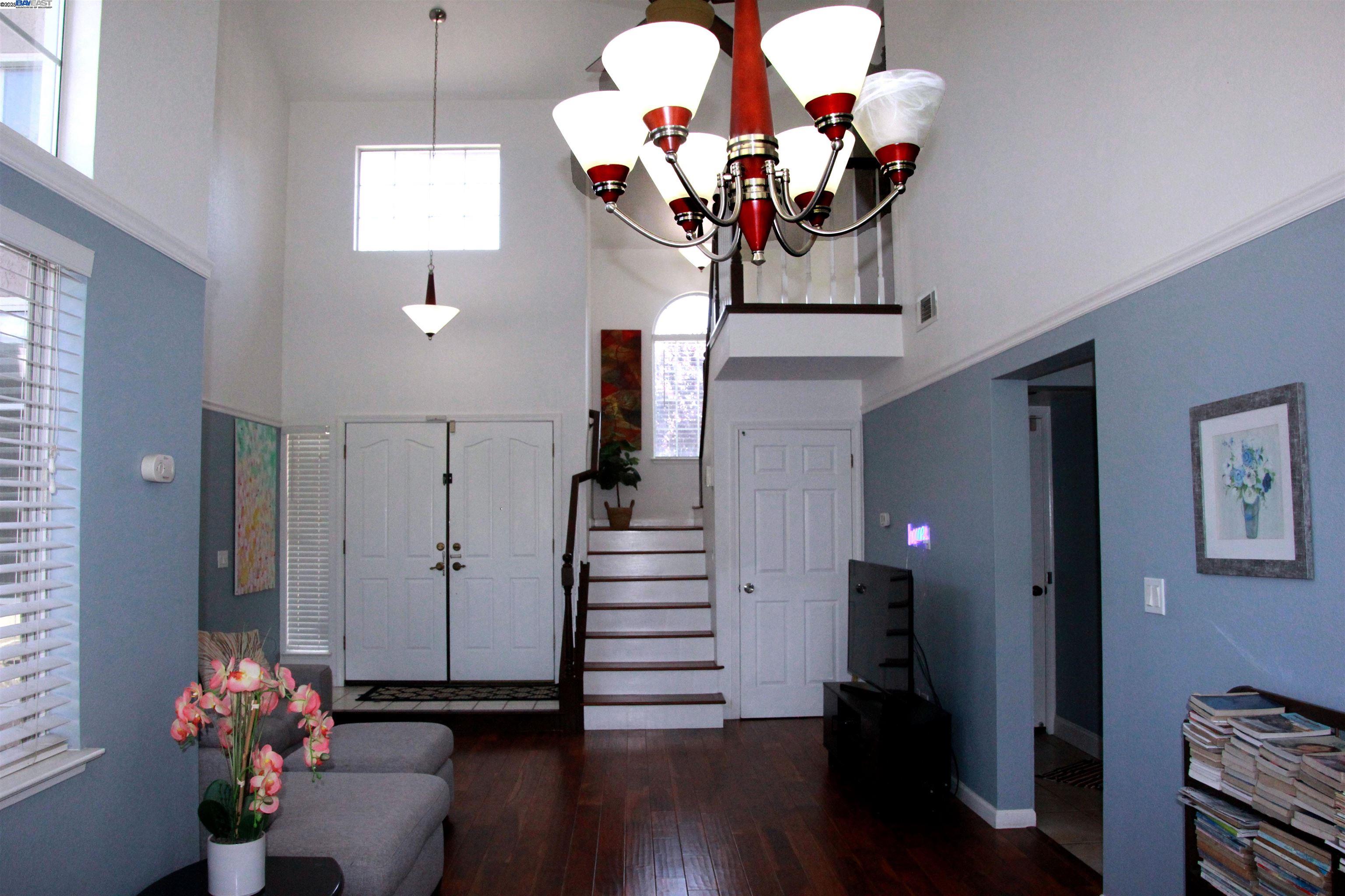 Detail Gallery Image 5 of 24 For 85 Phillips Ct, Tracy,  CA 95376-1324 - 3 Beds | 2/1 Baths