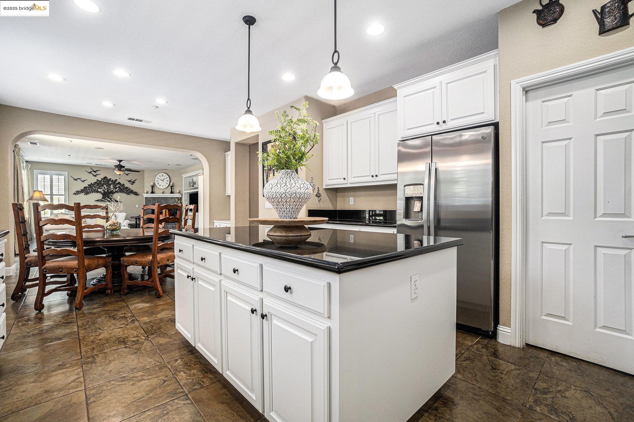 Detail Gallery Image 11 of 60 For 321 Lavender Way, Oakley,  CA 94561 - 5 Beds | 3/1 Baths
