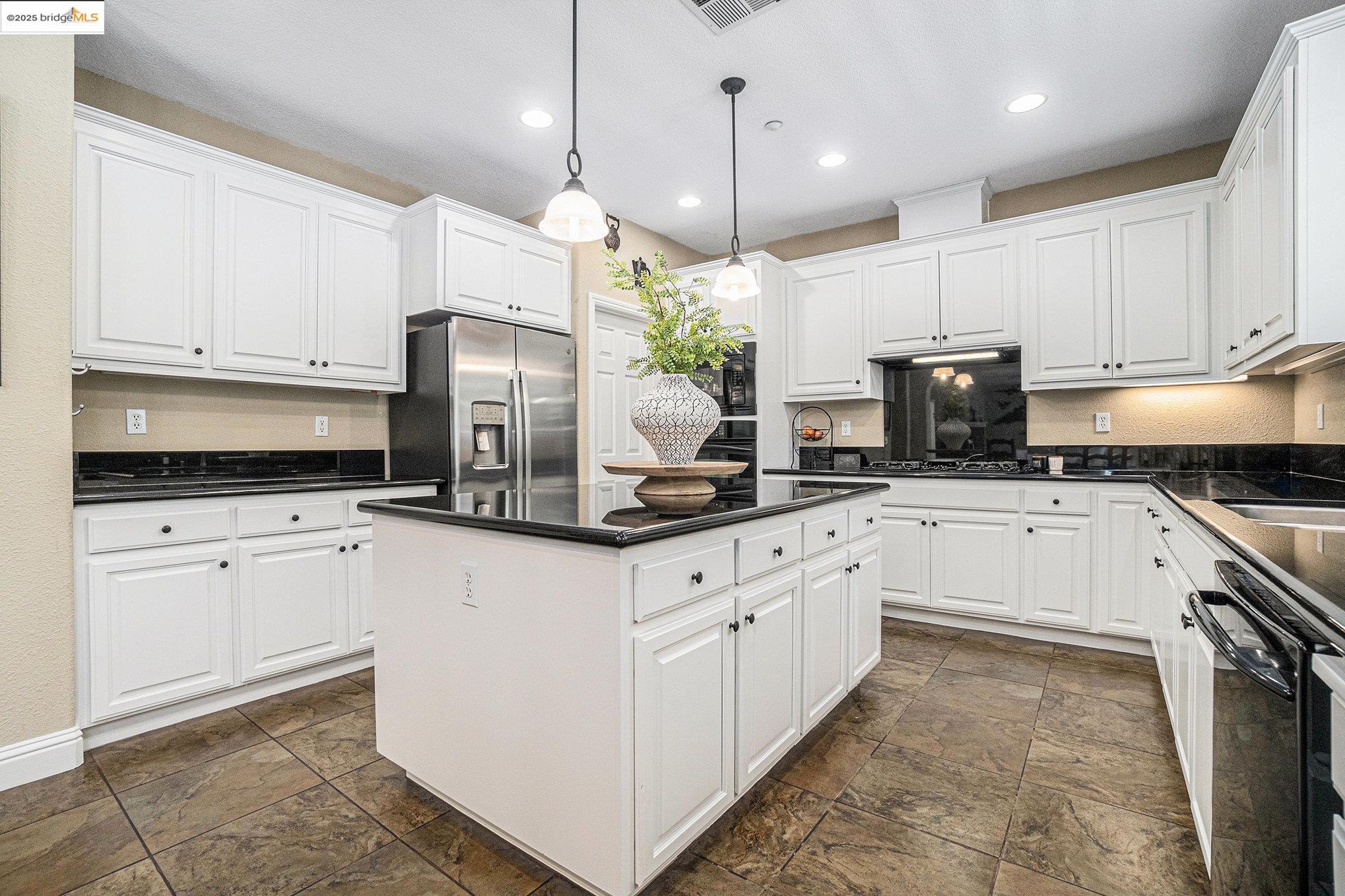 Detail Gallery Image 12 of 60 For 321 Lavender Way, Oakley,  CA 94561 - 5 Beds | 3/1 Baths