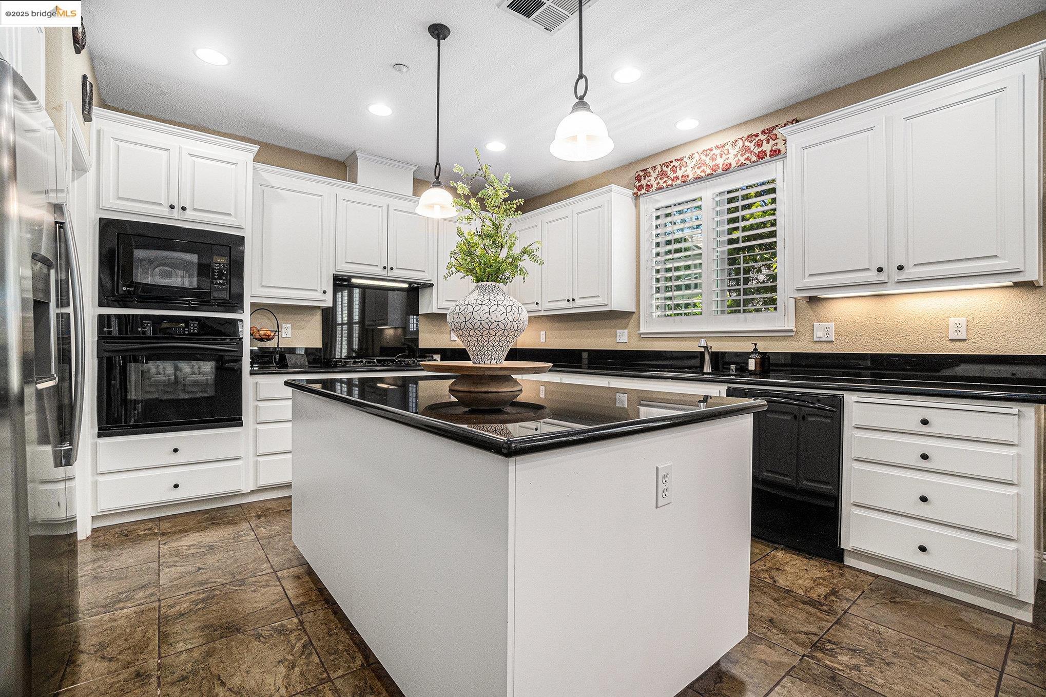 Detail Gallery Image 13 of 60 For 321 Lavender Way, Oakley,  CA 94561 - 5 Beds | 3/1 Baths