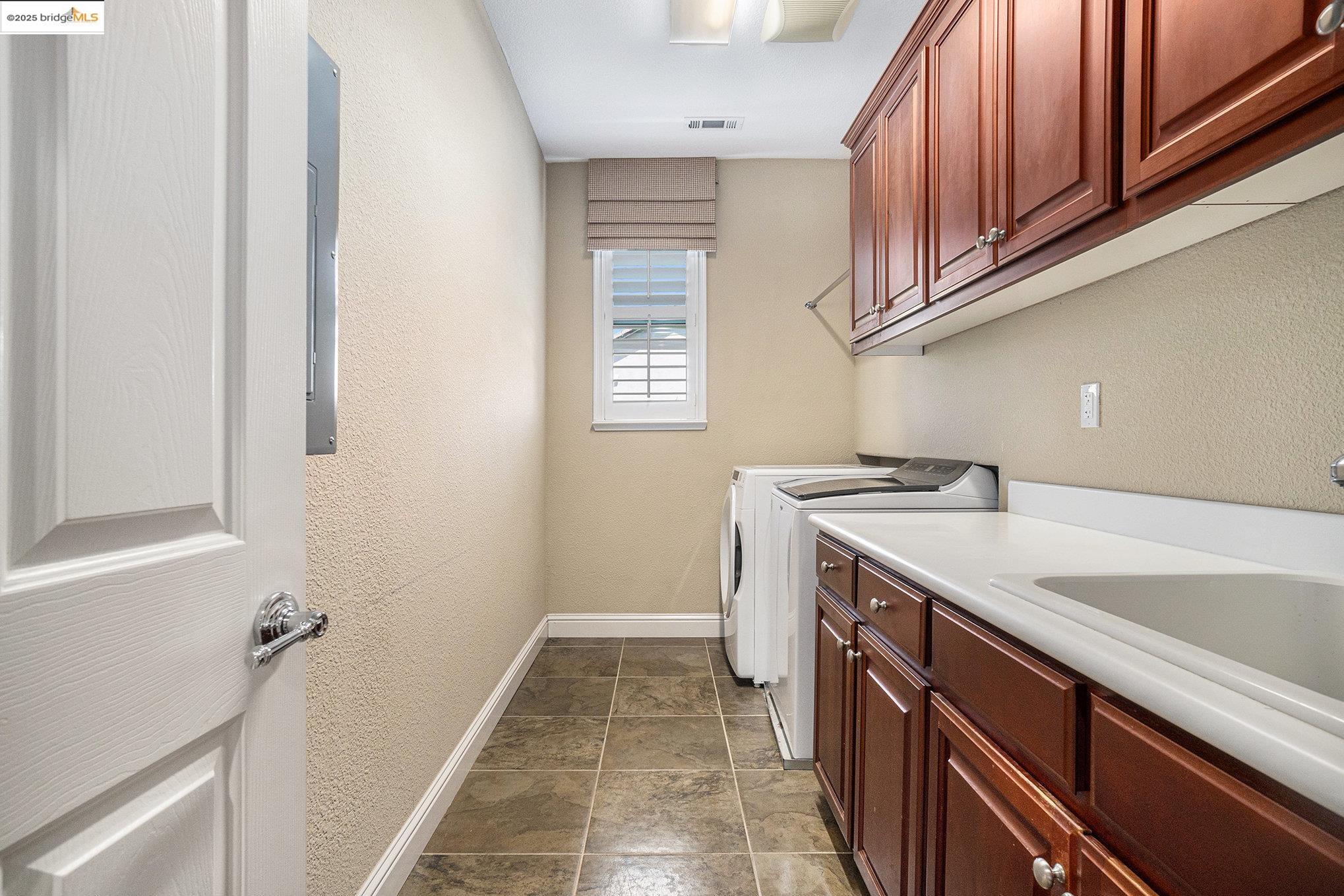 Detail Gallery Image 28 of 60 For 321 Lavender Way, Oakley,  CA 94561 - 5 Beds | 3/1 Baths