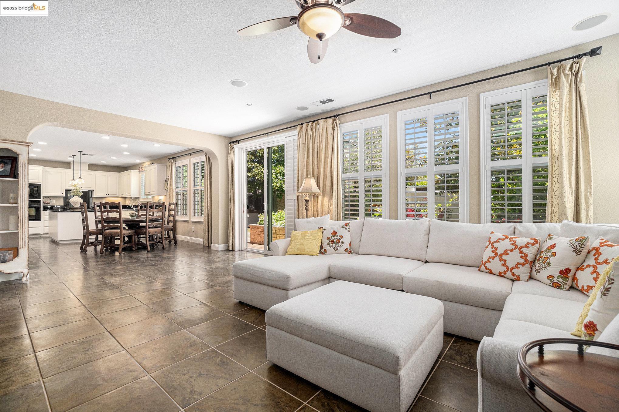 Detail Gallery Image 7 of 60 For 321 Lavender Way, Oakley,  CA 94561 - 5 Beds | 3/1 Baths