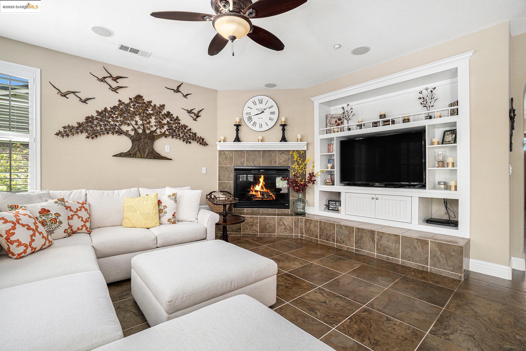 Detail Gallery Image 8 of 60 For 321 Lavender Way, Oakley,  CA 94561 - 5 Beds | 3/1 Baths