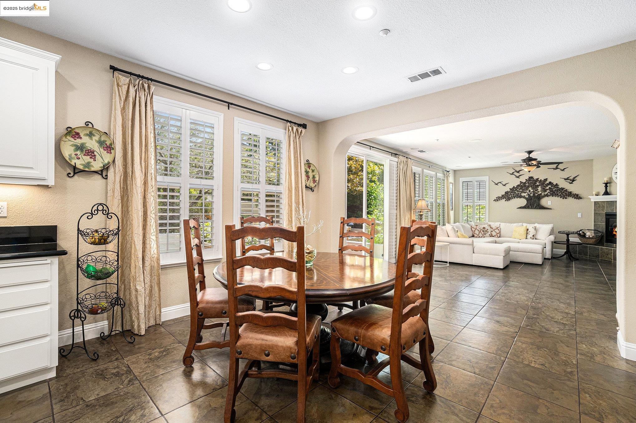 Detail Gallery Image 9 of 60 For 321 Lavender Way, Oakley,  CA 94561 - 5 Beds | 3/1 Baths