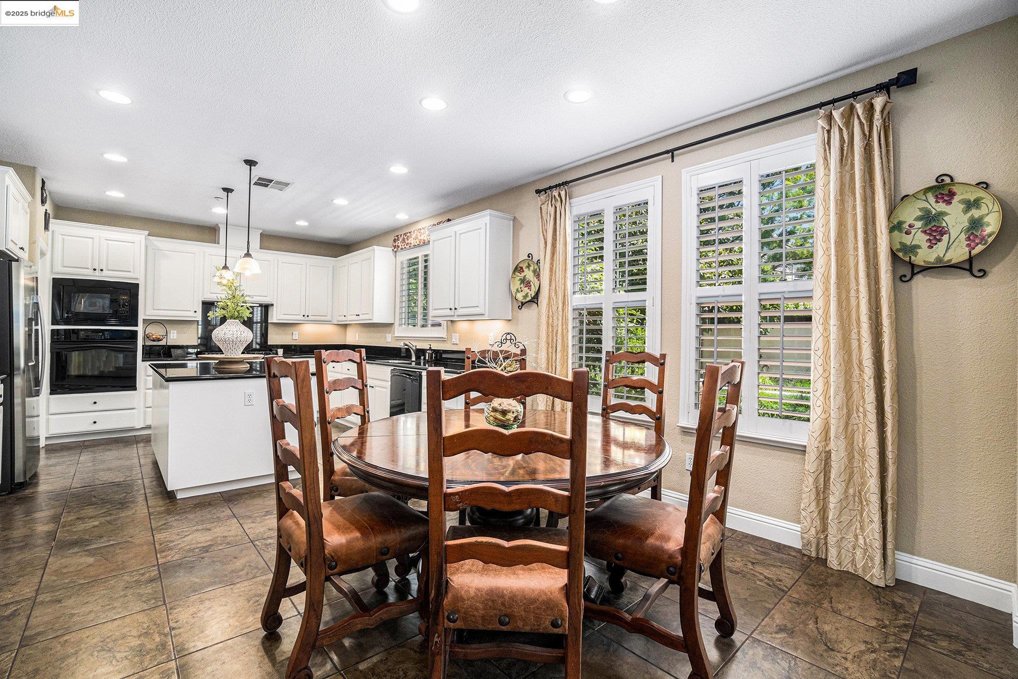 Detail Gallery Image 10 of 60 For 321 Lavender Way, Oakley,  CA 94561 - 5 Beds | 3/1 Baths