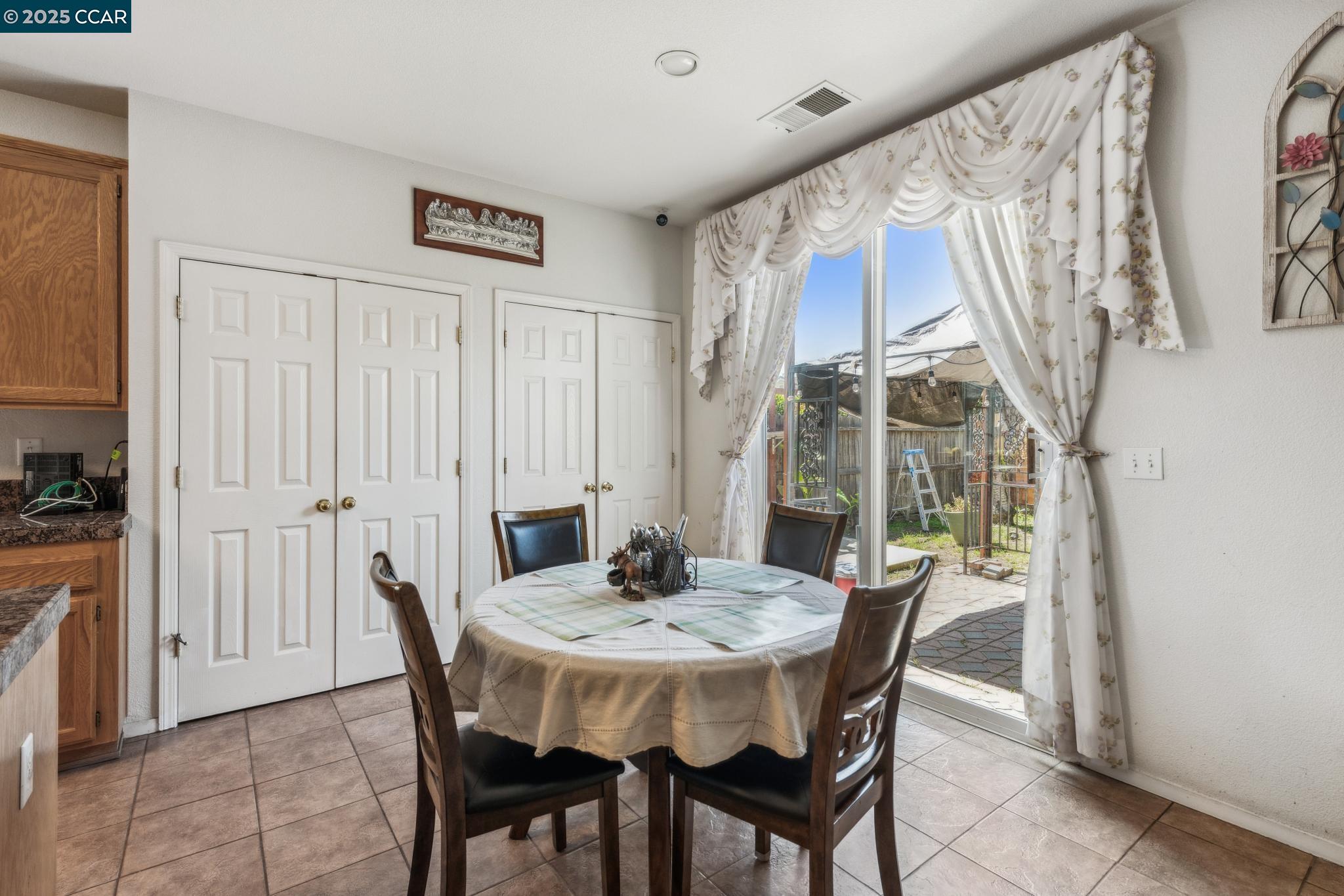 Detail Gallery Image 14 of 34 For 405 Rich Spring Dr, Pittsburg,  CA 94565 - 4 Beds | 2 Baths