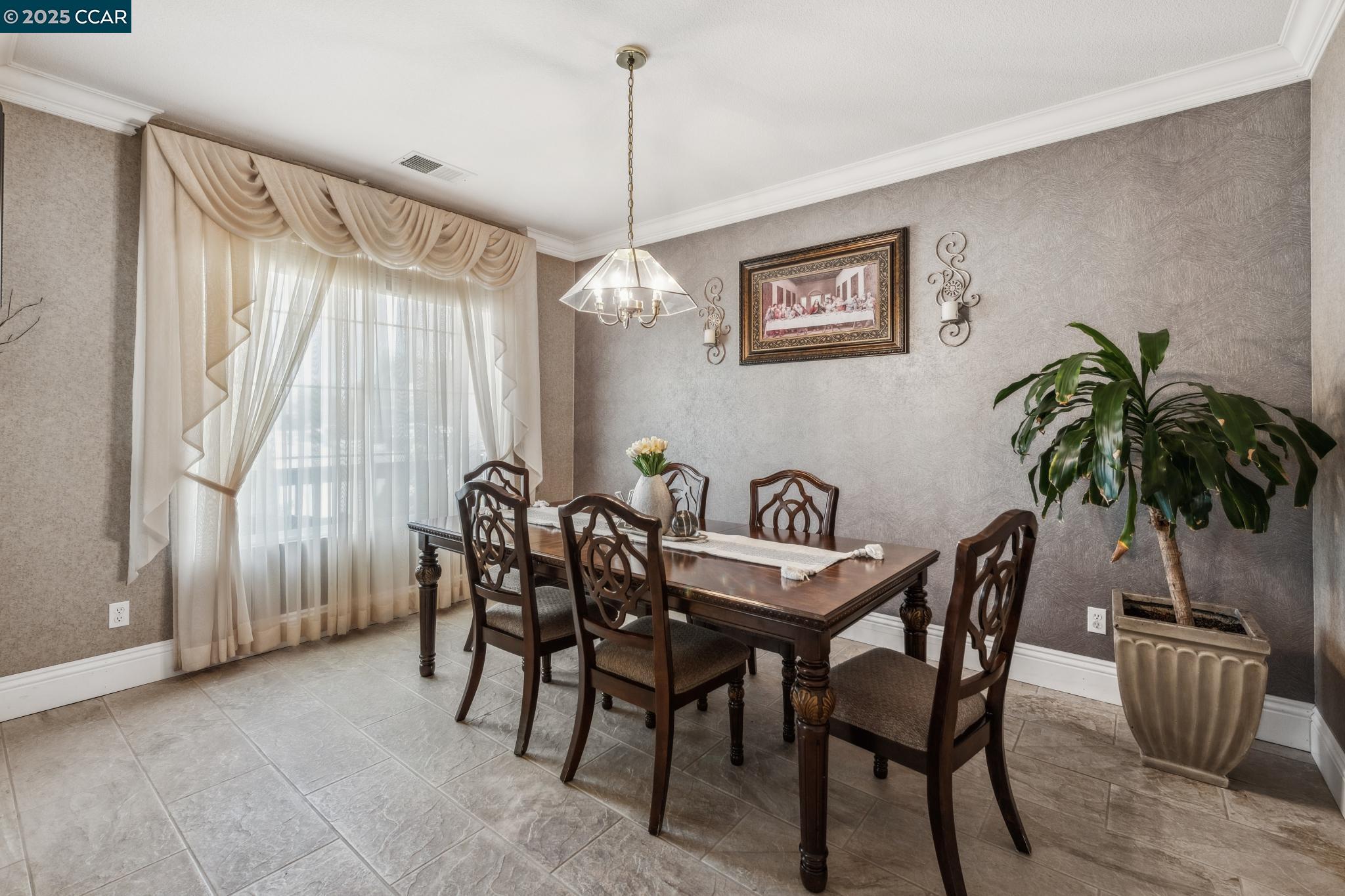 Detail Gallery Image 5 of 34 For 405 Rich Spring Dr, Pittsburg,  CA 94565 - 4 Beds | 2 Baths