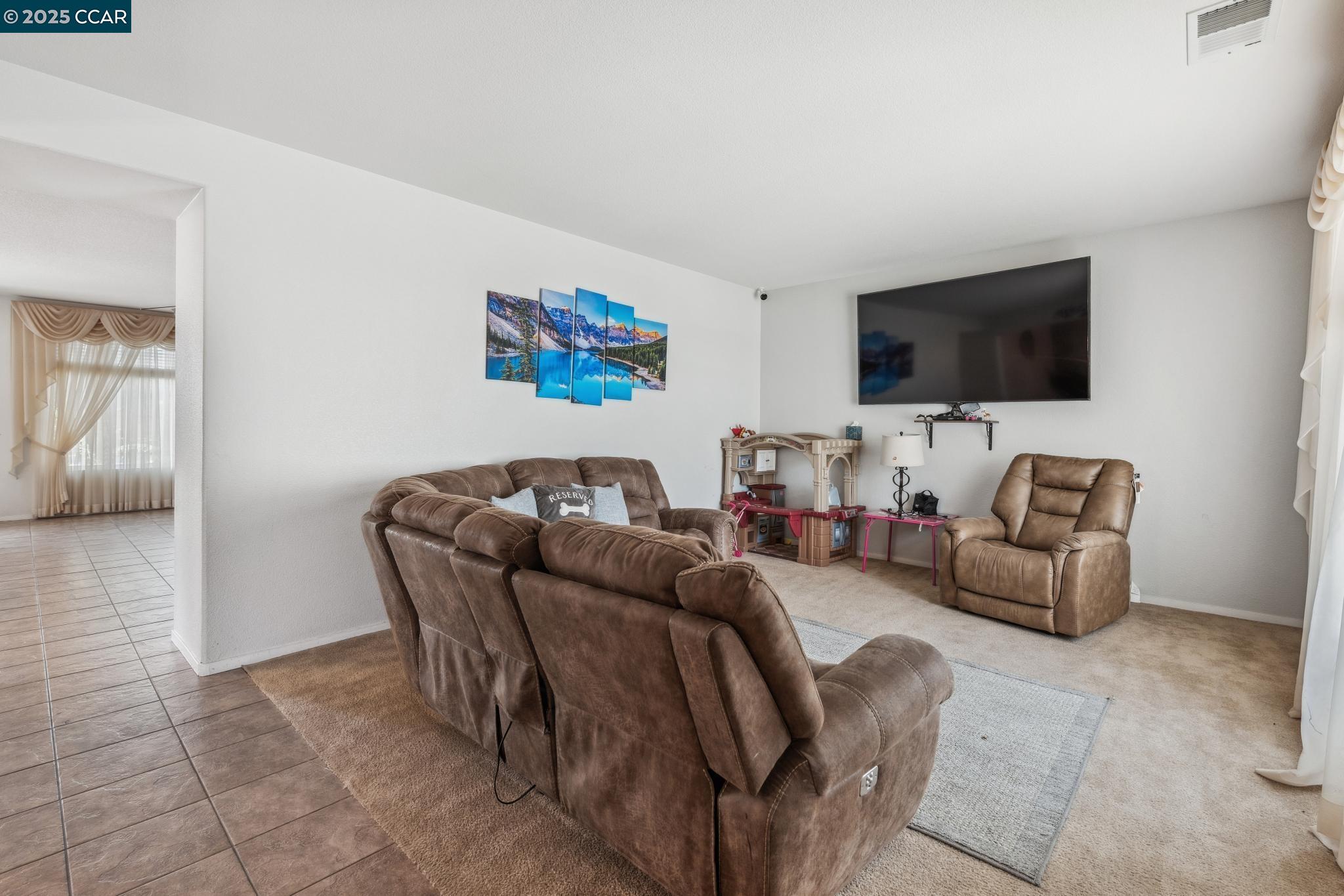 Detail Gallery Image 6 of 34 For 405 Rich Spring Dr, Pittsburg,  CA 94565 - 4 Beds | 2 Baths