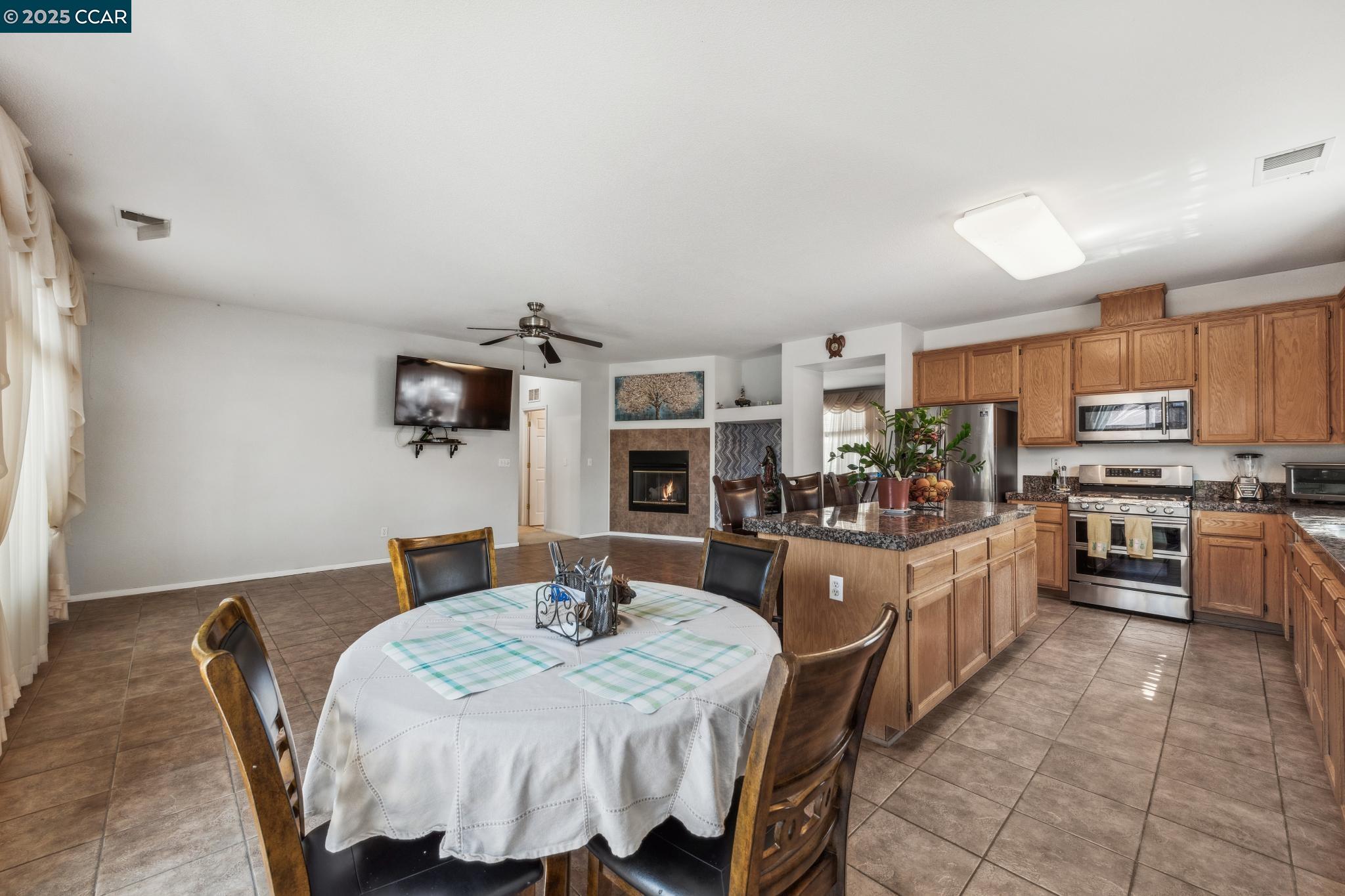 Detail Gallery Image 9 of 34 For 405 Rich Spring Dr, Pittsburg,  CA 94565 - 4 Beds | 2 Baths