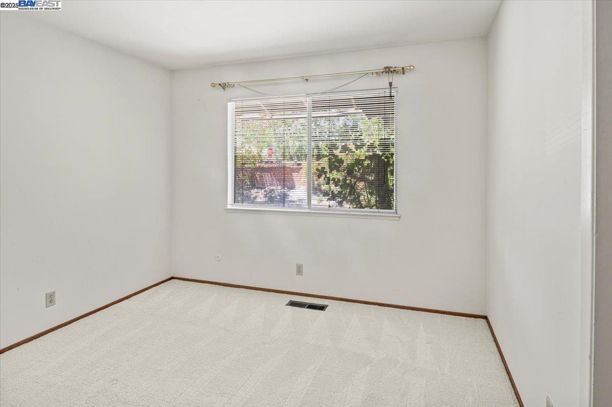 Detail Gallery Image 12 of 27 For 196 Crest Ave, Alamo,  CA 94507 - 5 Beds | 4 Baths